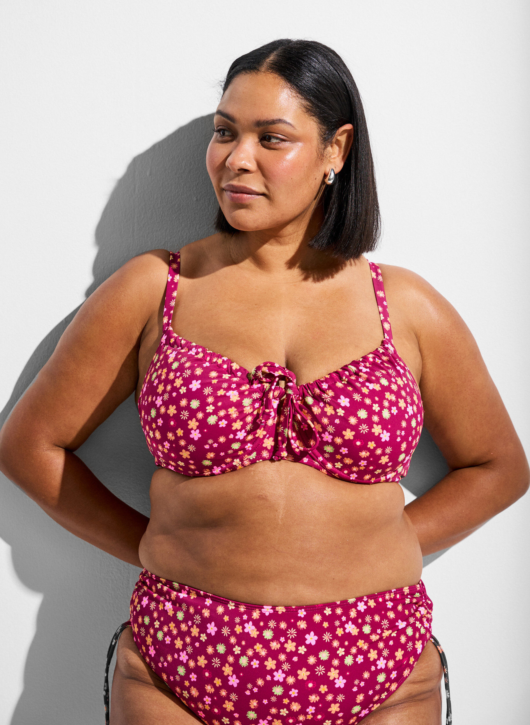 Zizzi Bikini bh med b&oslash;jle og bindeb&aring;nd, R&oslash;d, Model image number 0