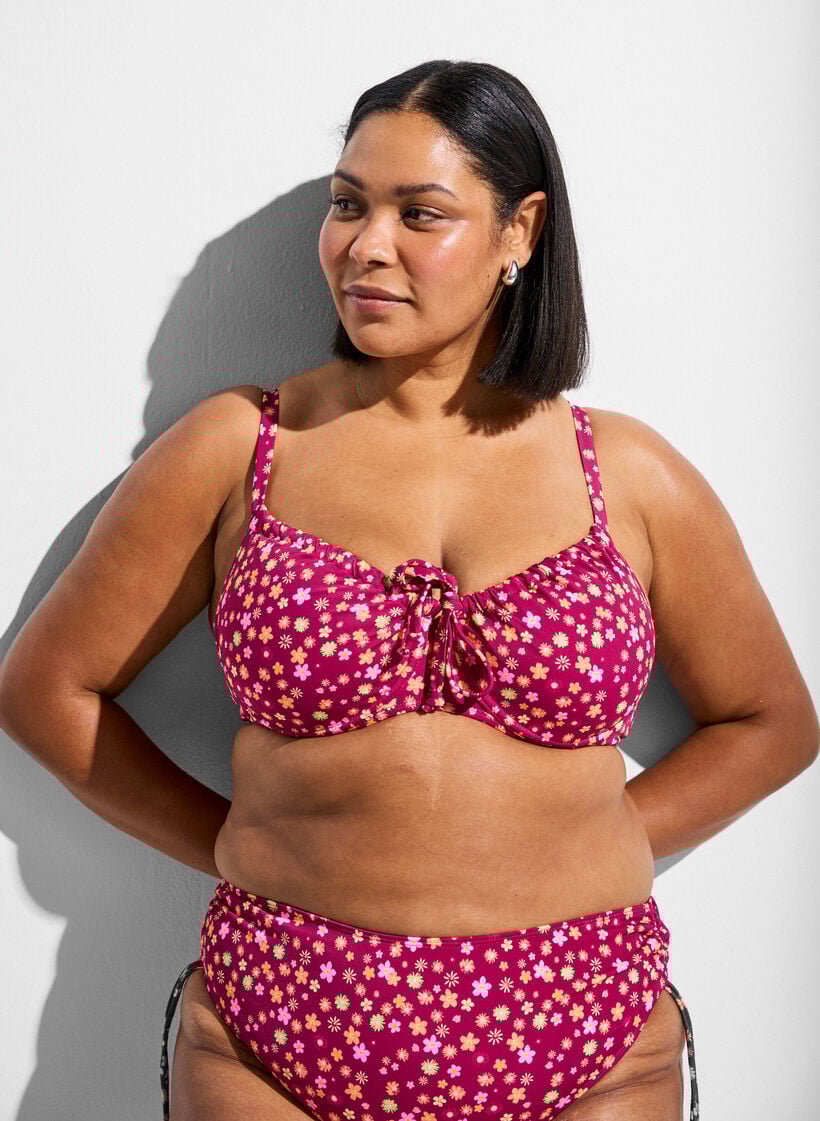 Bikini bh med b&oslash;jle og bindeb&aring;nd, R&oslash;d, Model image number 0