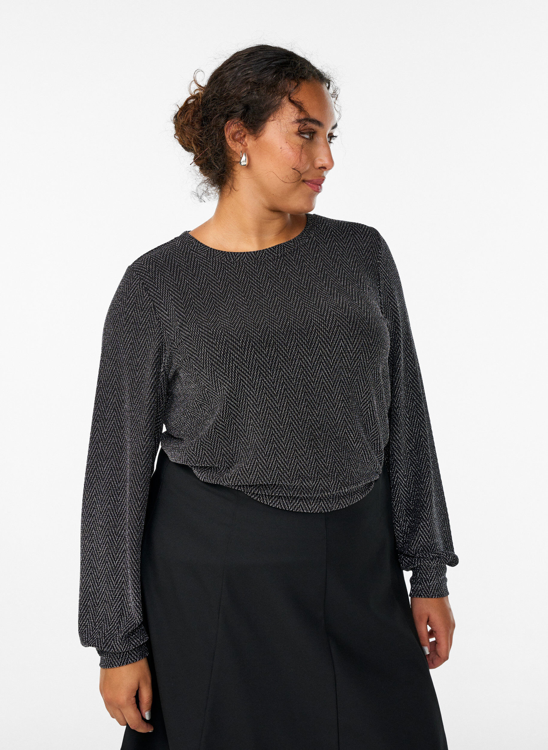 Bluse med sildebensm&oslash;nster og glittertr&aring;d, Sort, Model
