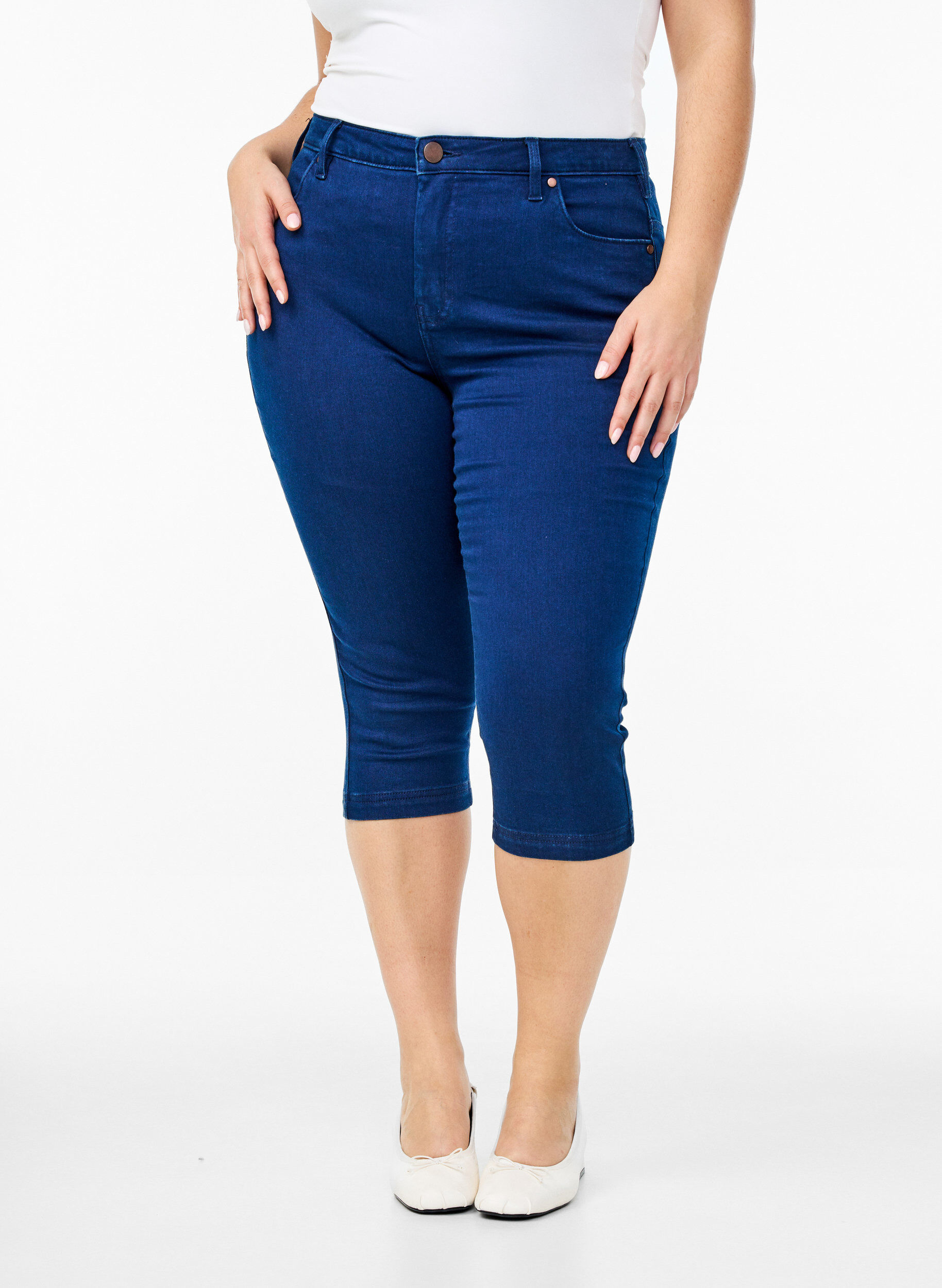 Zizzi H&oslash;jtaljede Amy capri jeans med super slim fit, Bl&aring;, Packshot image number 2