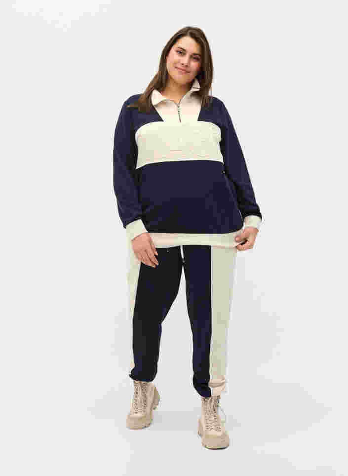 Sweatshirt med colorblock, Night Sky/Off White, Model image number 3