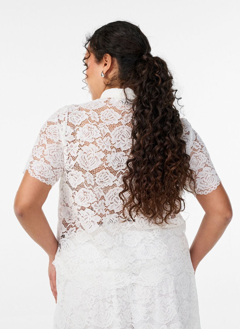 Skjortebluse i blonde med perleknapper, Hvid, Model image number 2