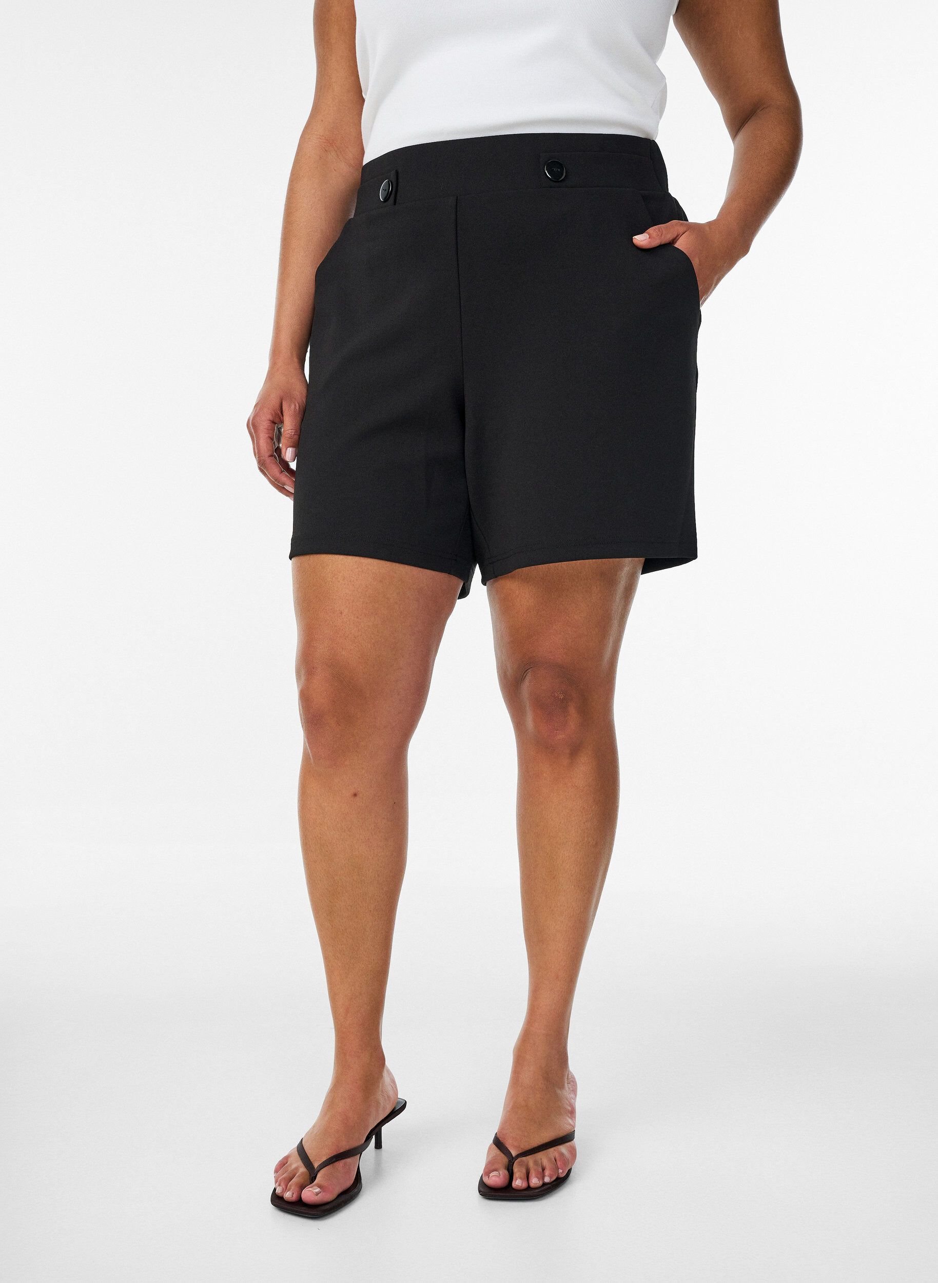 ZizziShorts med lommer og l&oslash;s pasform, Sort, Model image number 3