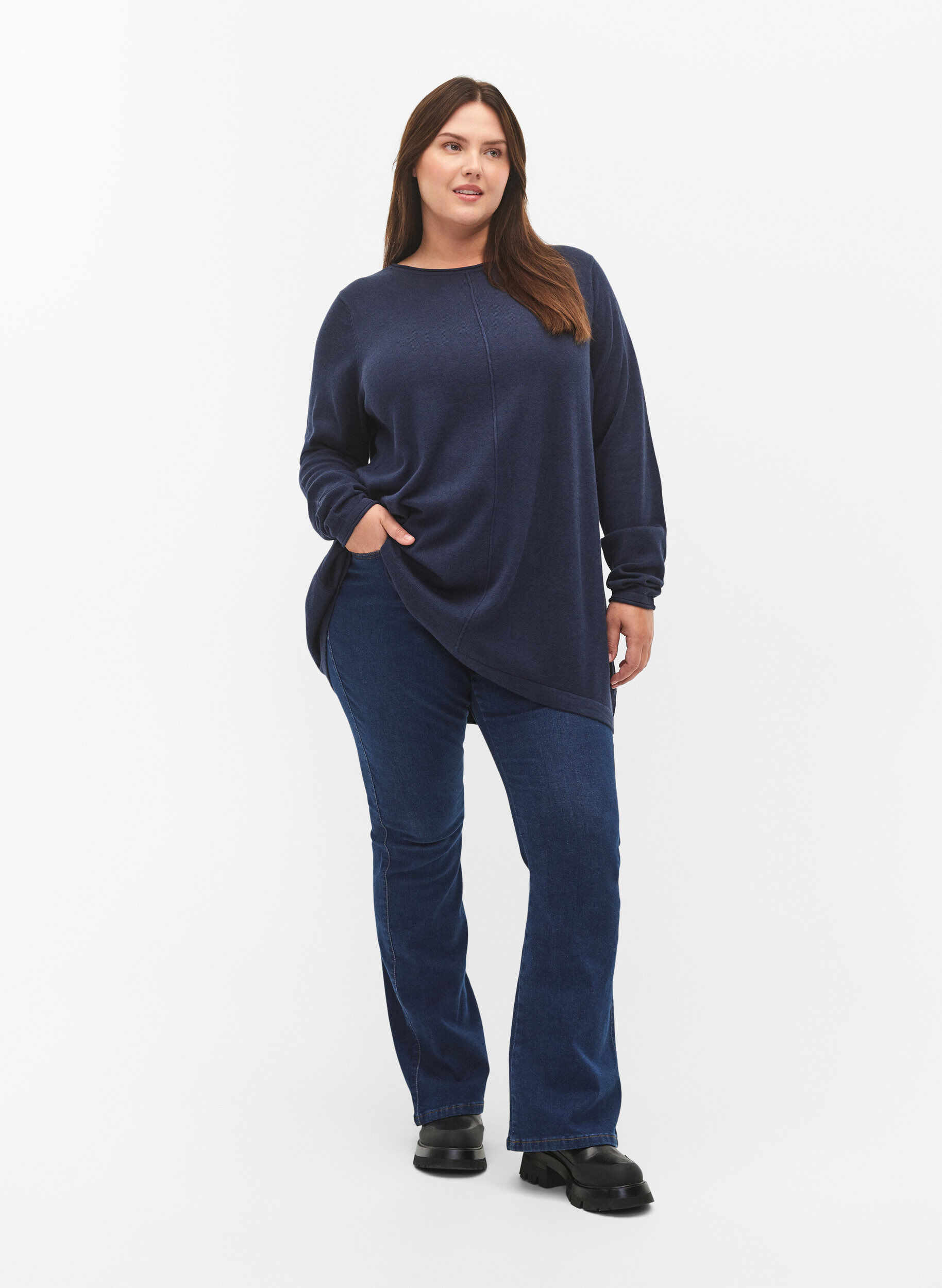 Zizzi Strikbluse i bomulds-viskosemix, Bl&aring;, Model image number 1