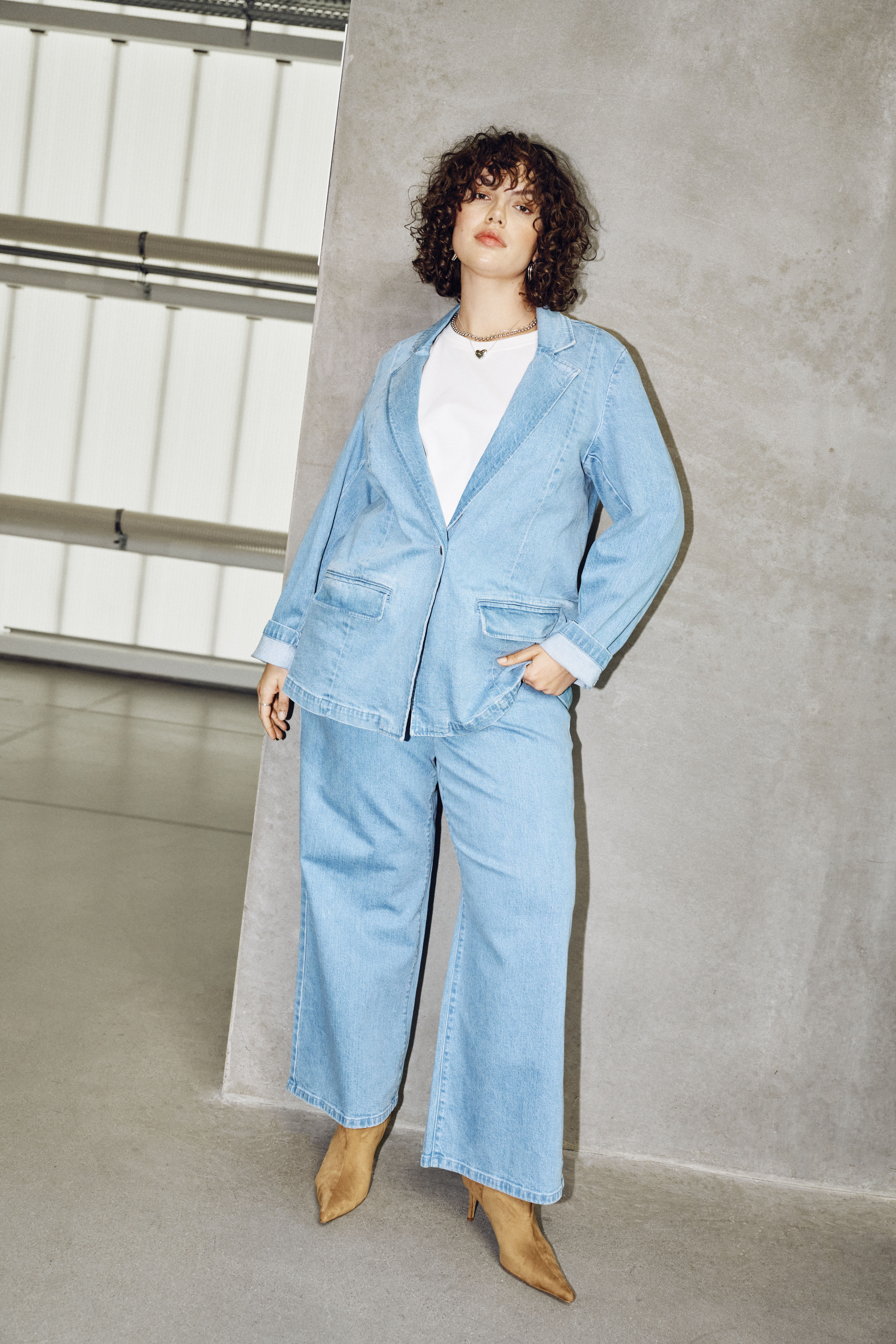 Zizzi Denim blazer look, , Model