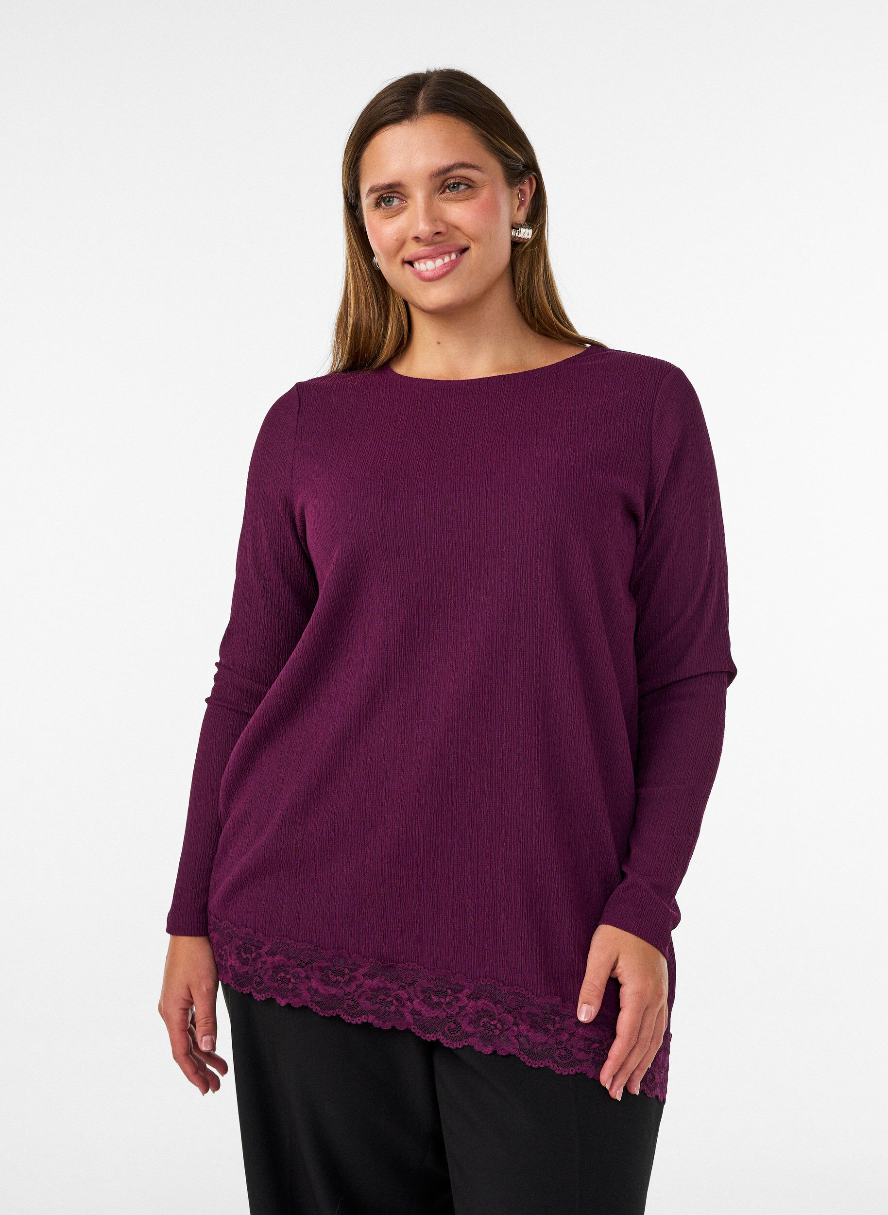 ZizziJerseybluse med asymmetrisk blondekant, Lilla, Model image number 0