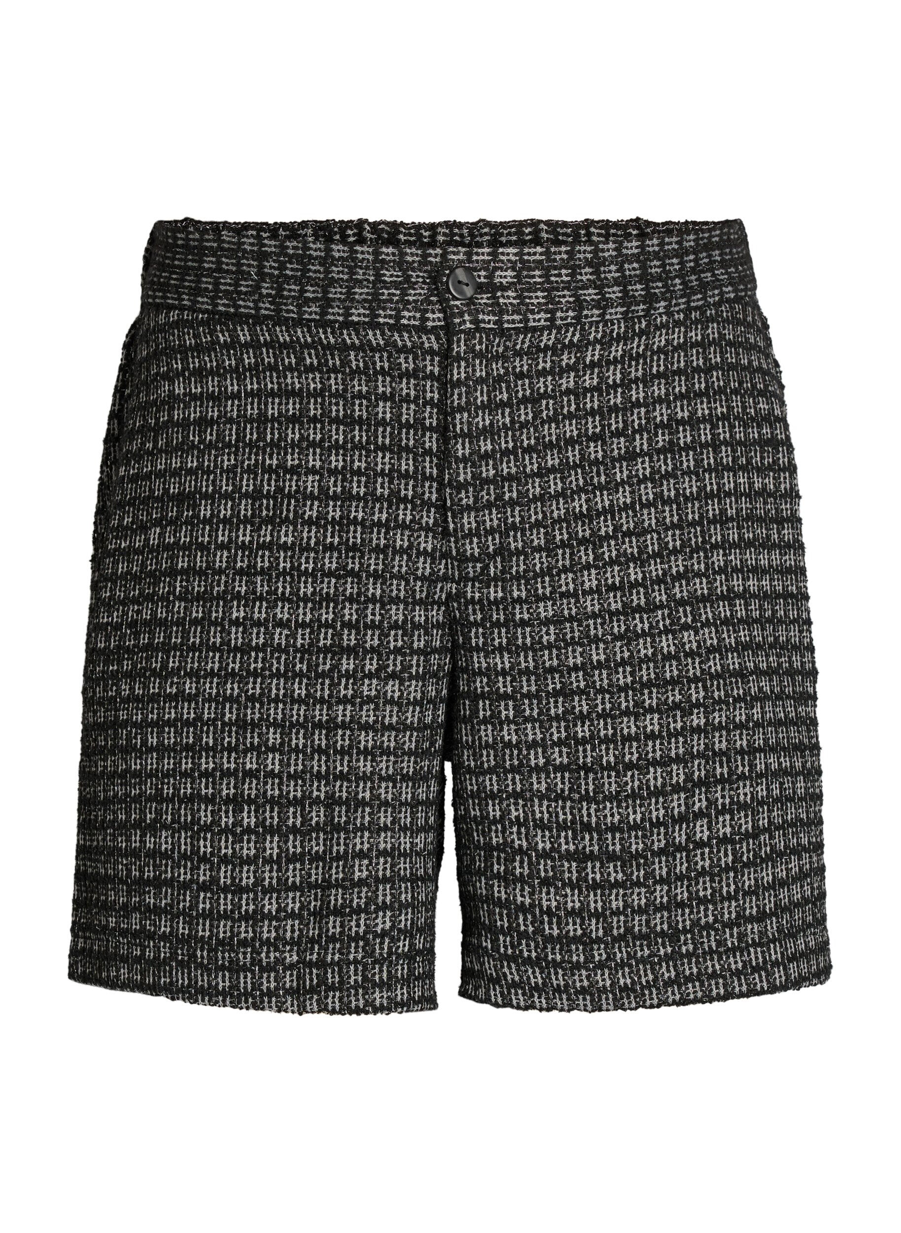 L&oslash;se shorts i boucl&eacute; med lommer