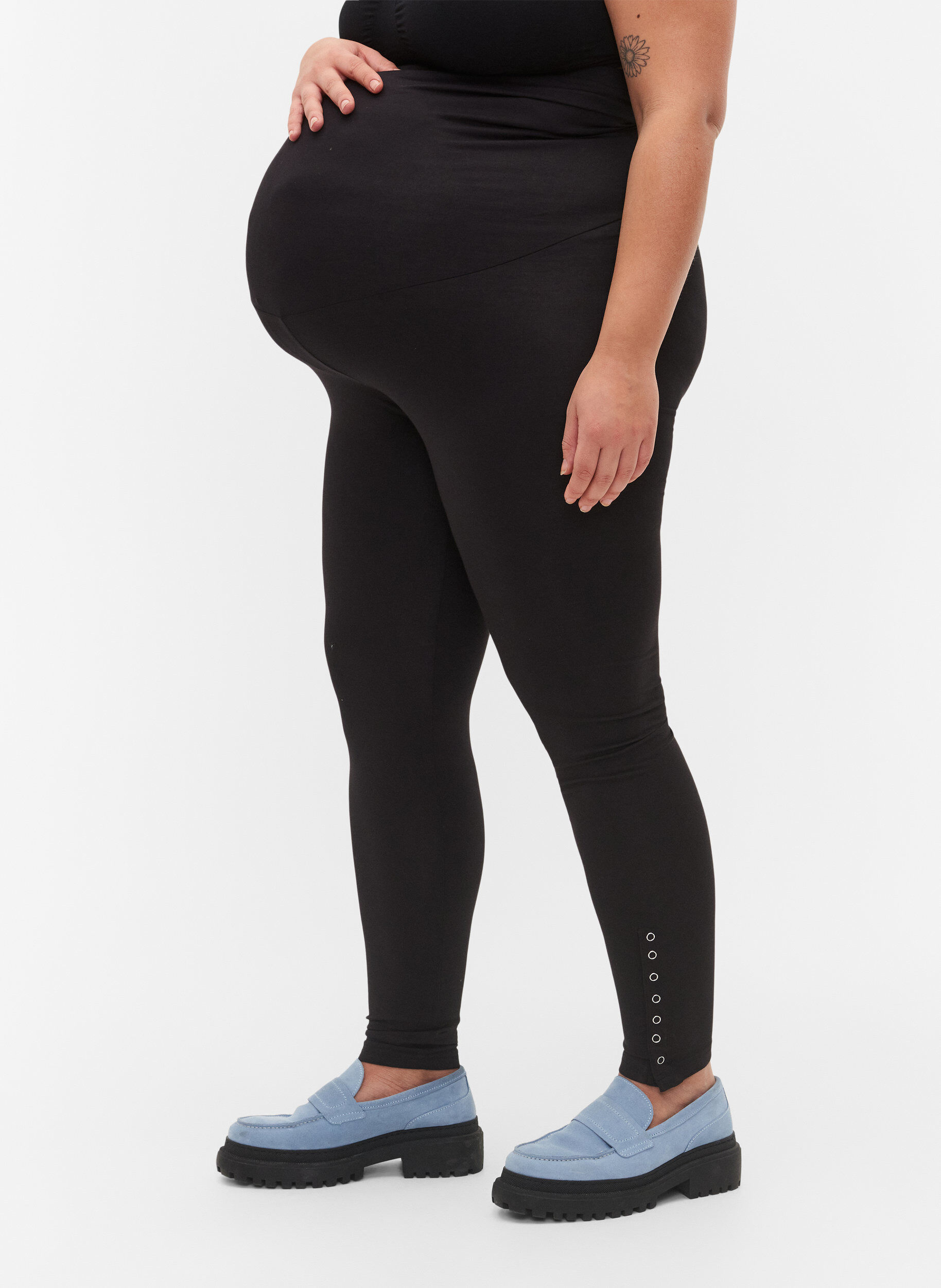 Zizzi Graviditets leggings i viskose med knapper, Black, Model image number 3