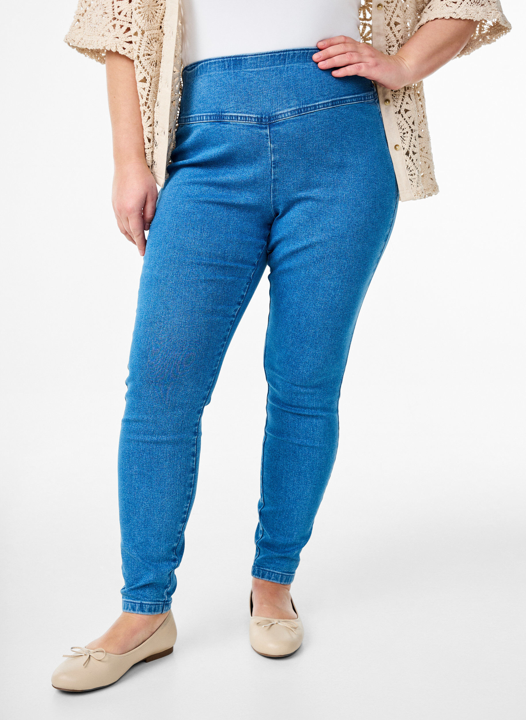 ZizziStretchy jeggings med h&oslash;j talje, Bl&aring;, Model image number 2