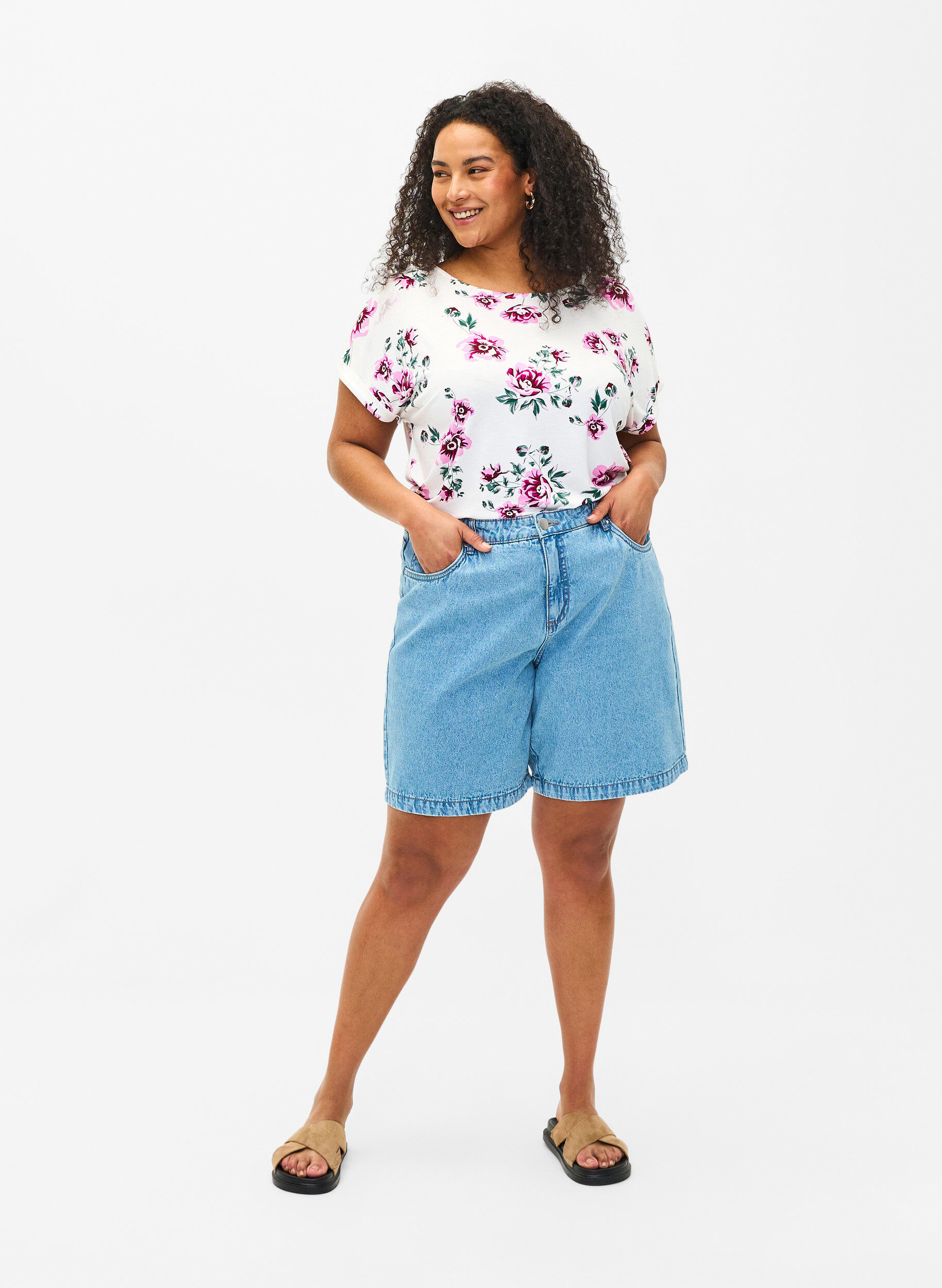 Zizzi Blomstret viskosebluse med korte &aelig;rmer, White Pink AOP, Model image number 2