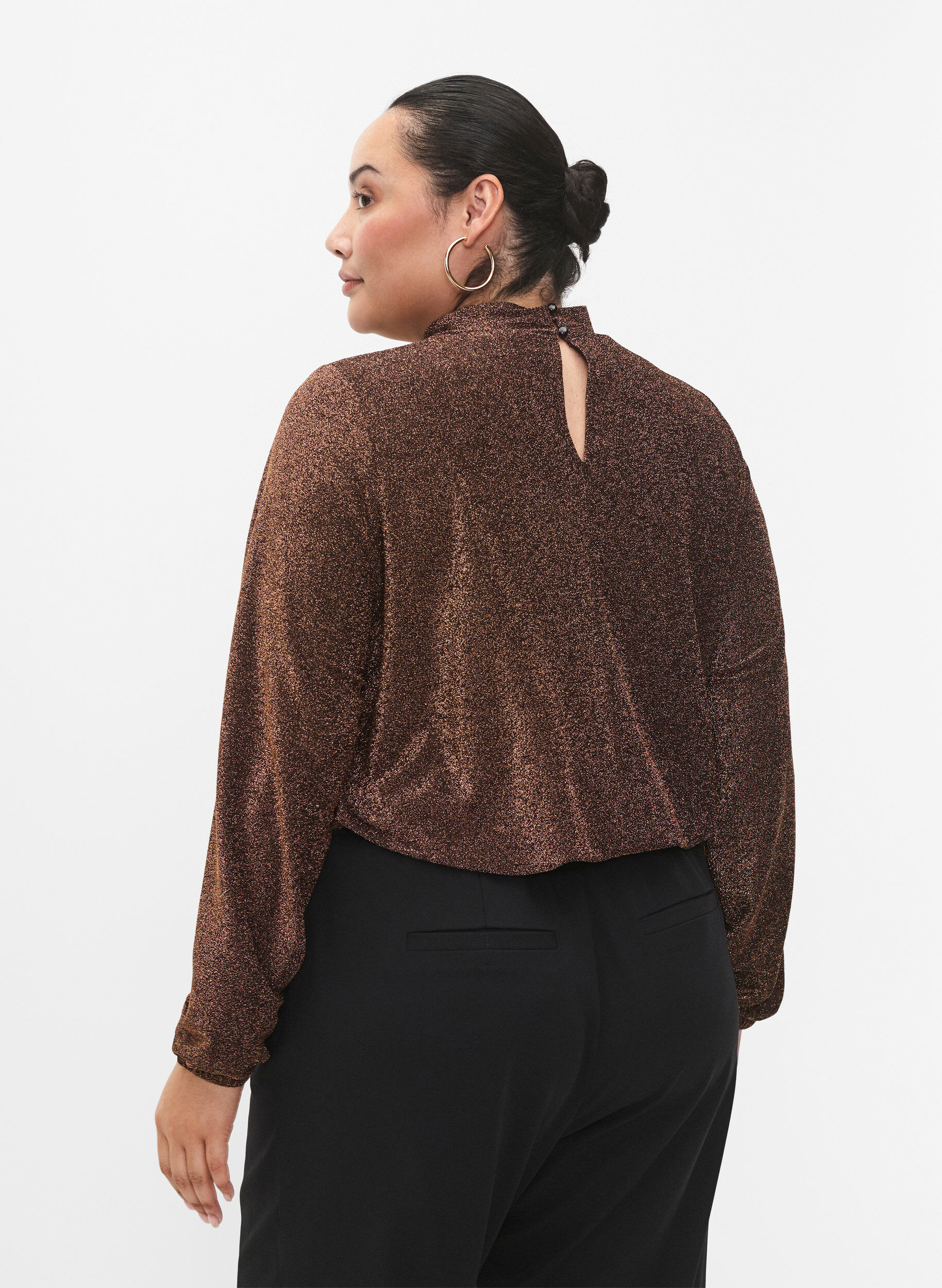 Zizzi Lang&aelig;rmet glitterbluse med rund hals og v-detalje, Black Copper, Model image number 1