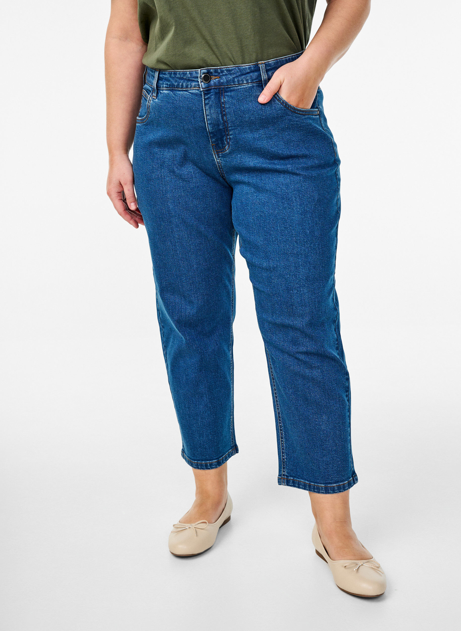 Zizzi Cropped Vera jeans med straight fit, Bl&aring;, Model image number 2