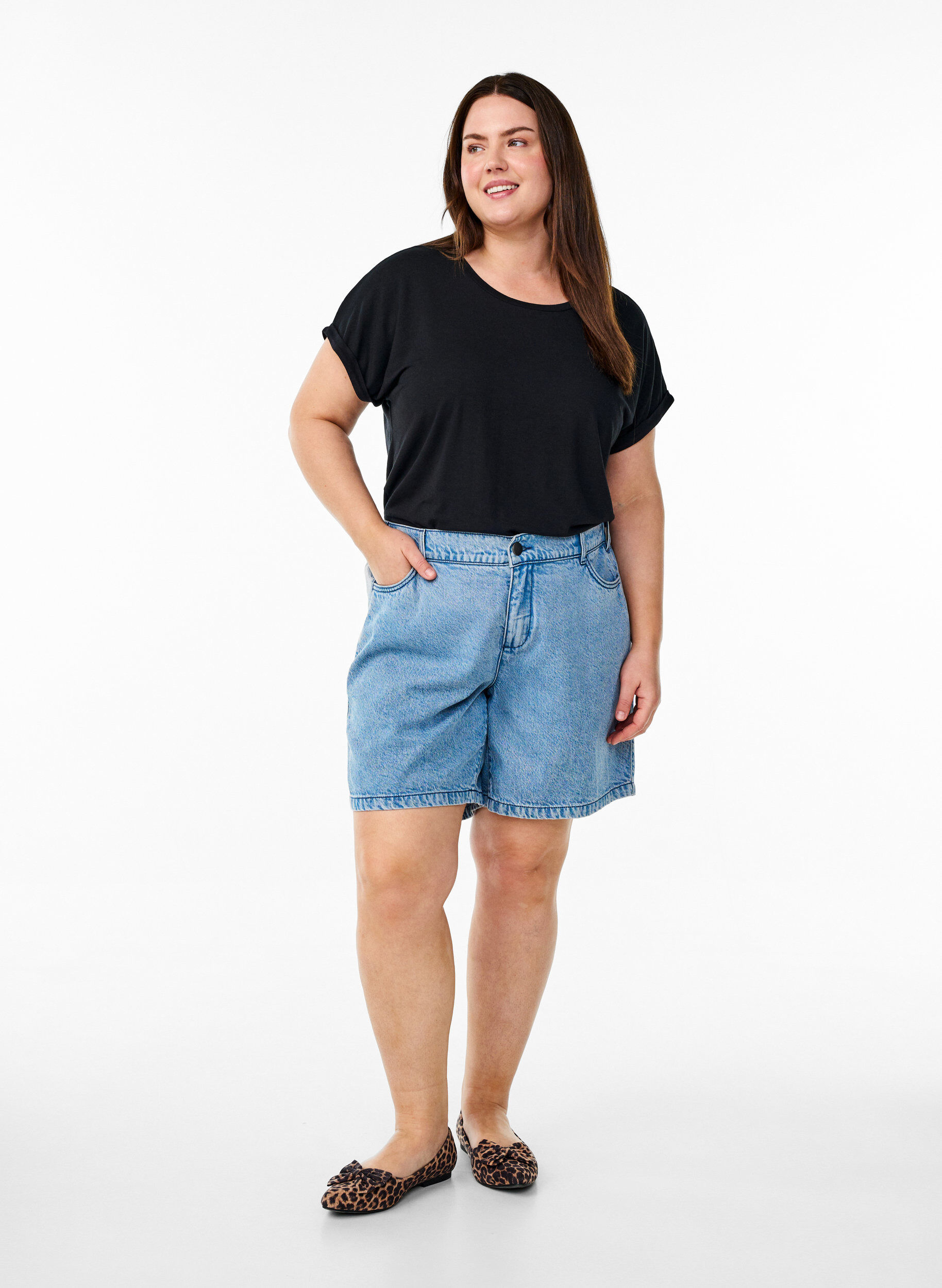 Zizzi L&oslash;s t-shirt i viskose med rund hals, Sort, Model image number 1