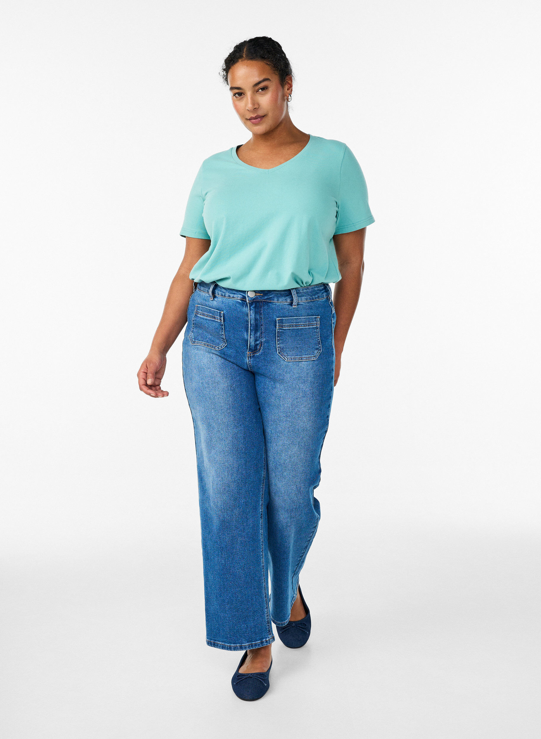 Zizzi Ensfarvet basis t-shirt i bomuld, Gr&oslash;n, Model image number 1