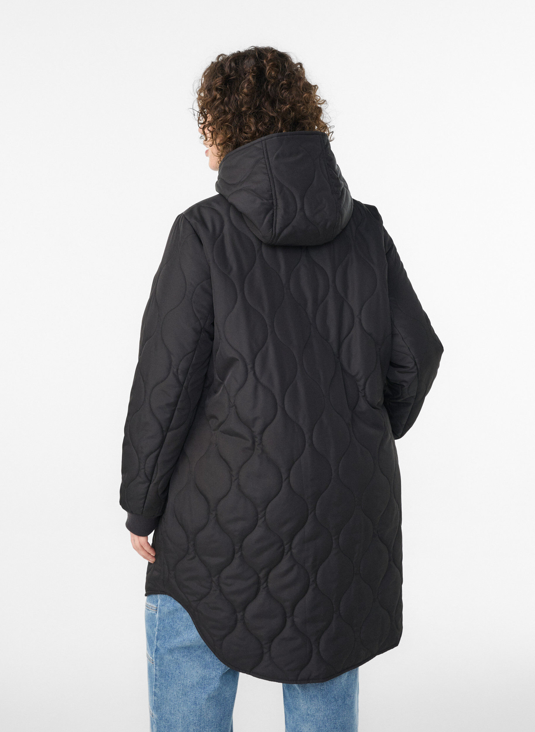 ZizziMellemlang quiltet jakke med h&aelig;tte, Sort, Model image number 2