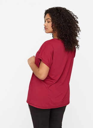 Ensfarvet trænings t-shirt, Beet Red, Model image number 1