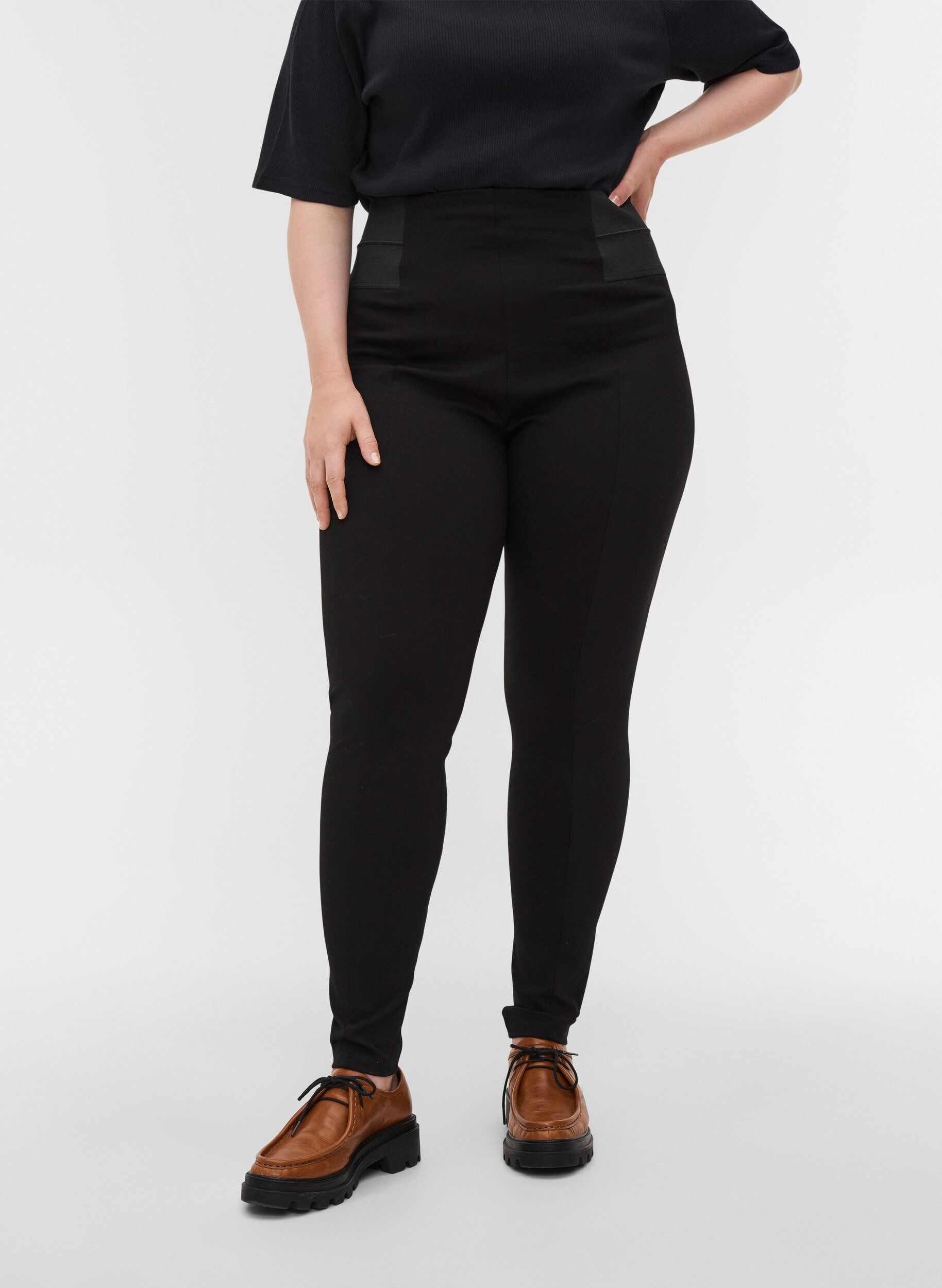Zizzi Leggings med bred elastik i taljen, Sort, Model image number 3