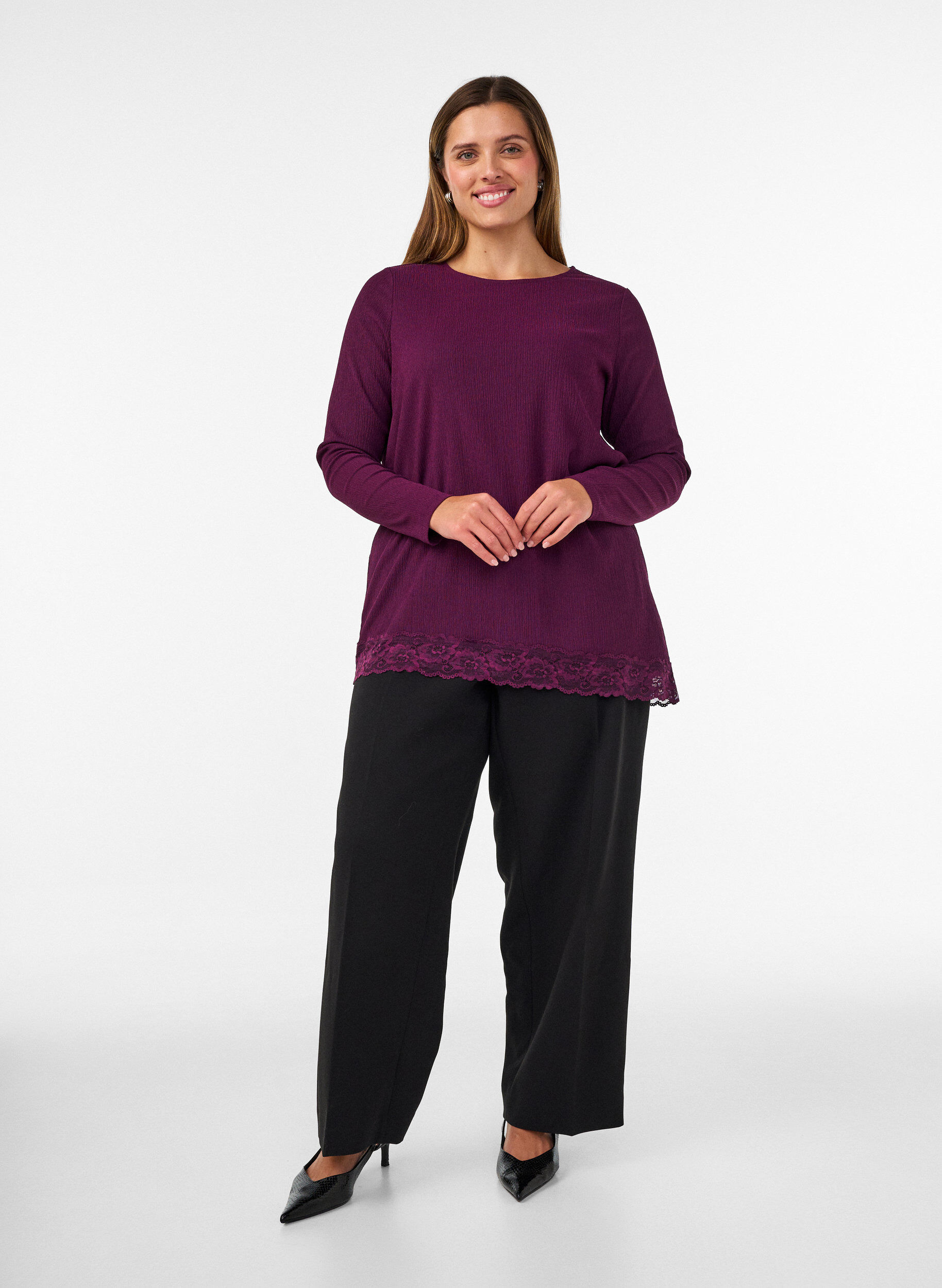 ZizziJerseybluse med asymmetrisk blondekant, Lilla, Model image number 1