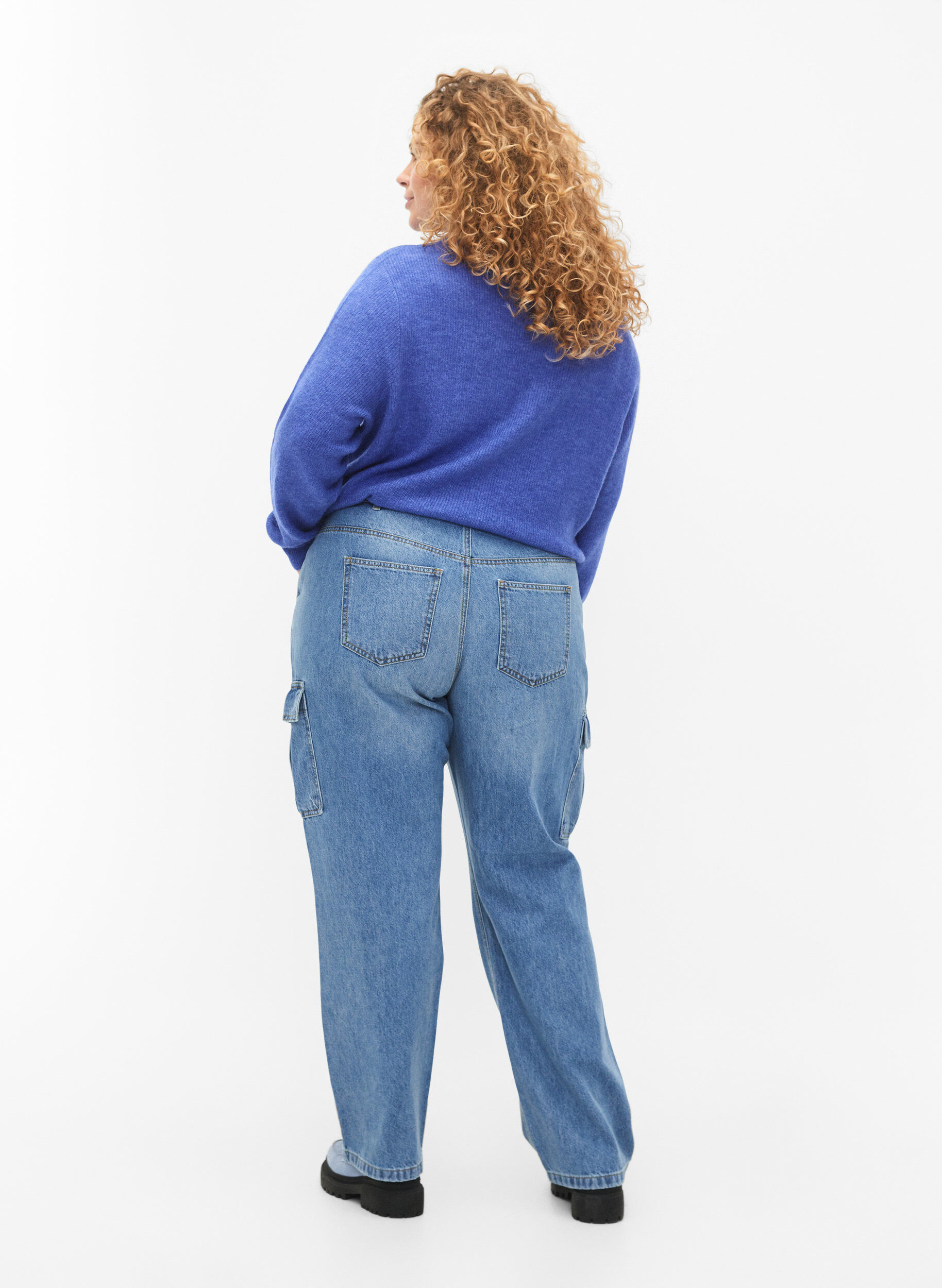 Zizzi L&oslash;stsiddende jeans med cargolommer, Light blue, Model image number 1