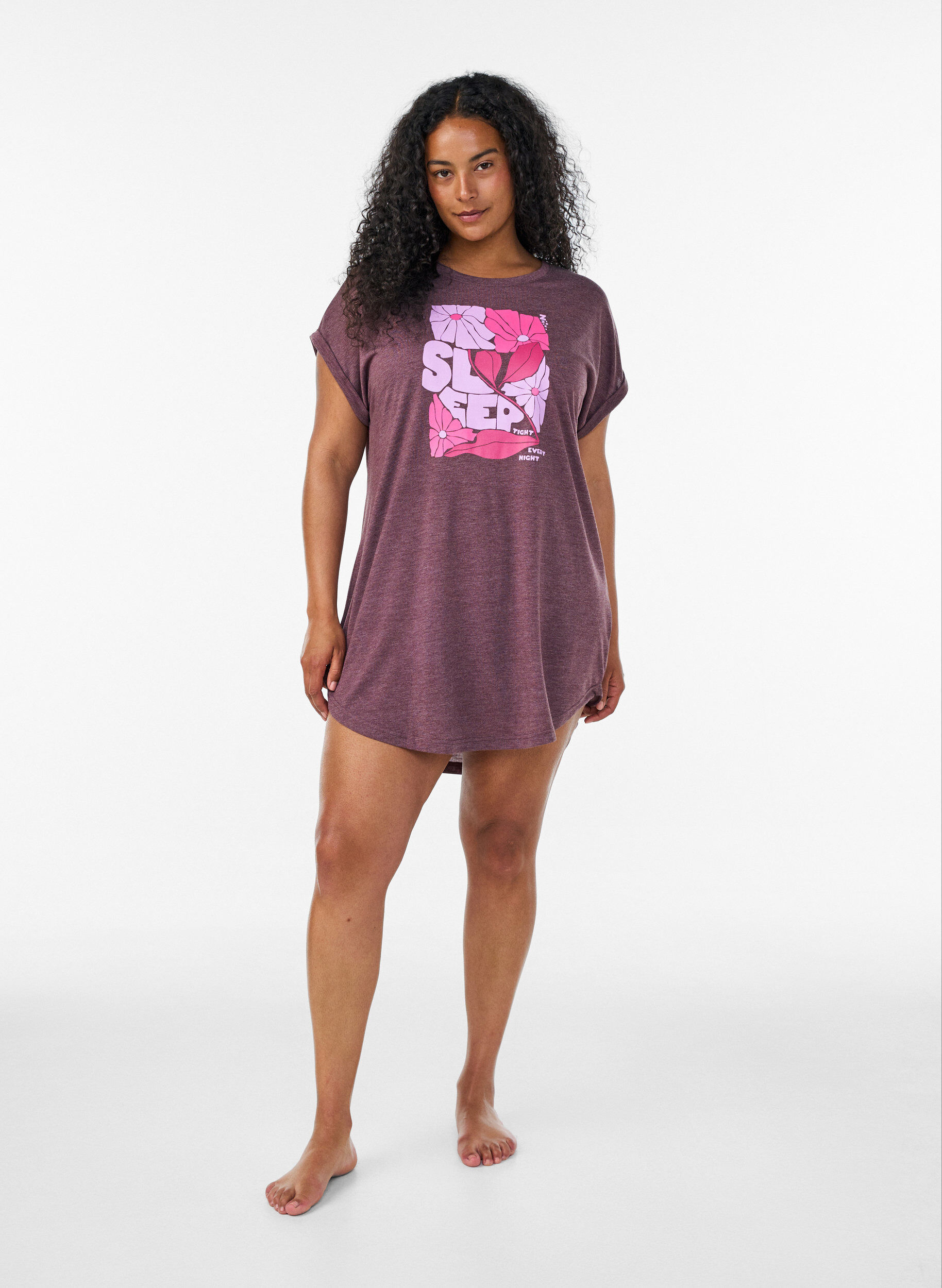 ZizziKort&aelig;rmet natkjole med tekstprint, M&oslash;rk Bordeaux, Model image number 1