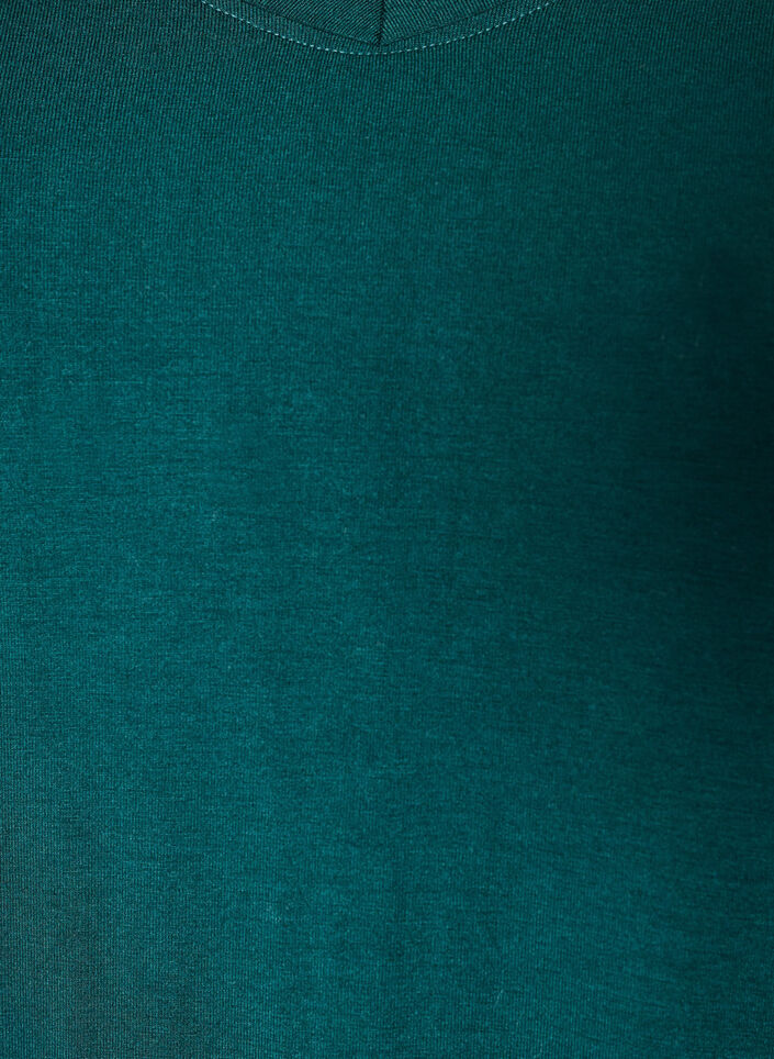 Basis T-shirt i viskose med V-hals, Gr&oslash;n, Packshot image number 2