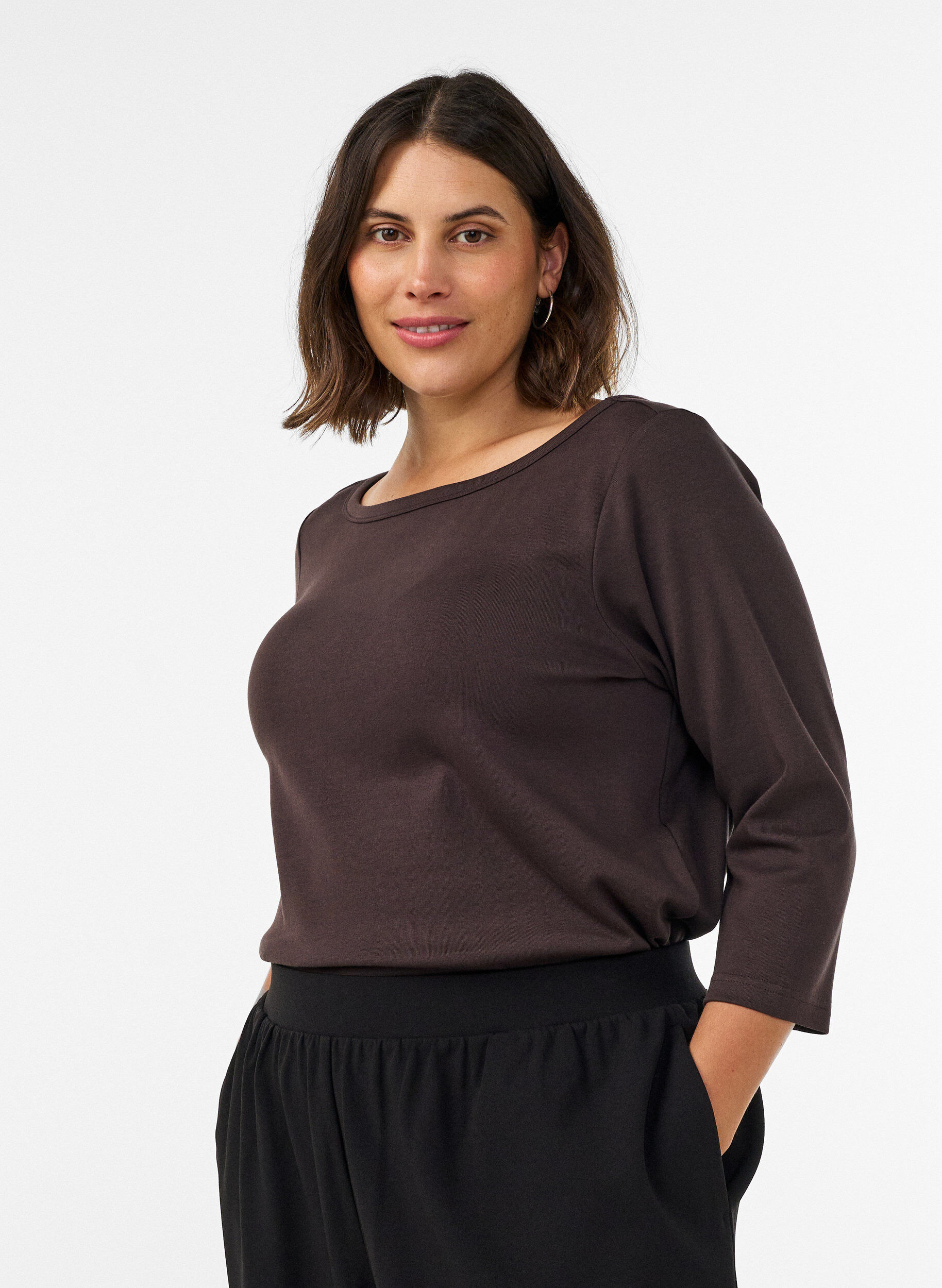 ZizziBasis T-shirt med b&aring;dudsk&aelig;ring og 3/4-&aelig;rmer, Brun, Model image number 0