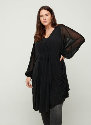 Langærmet kjole med v-hals og smock, Black, Model image number 0