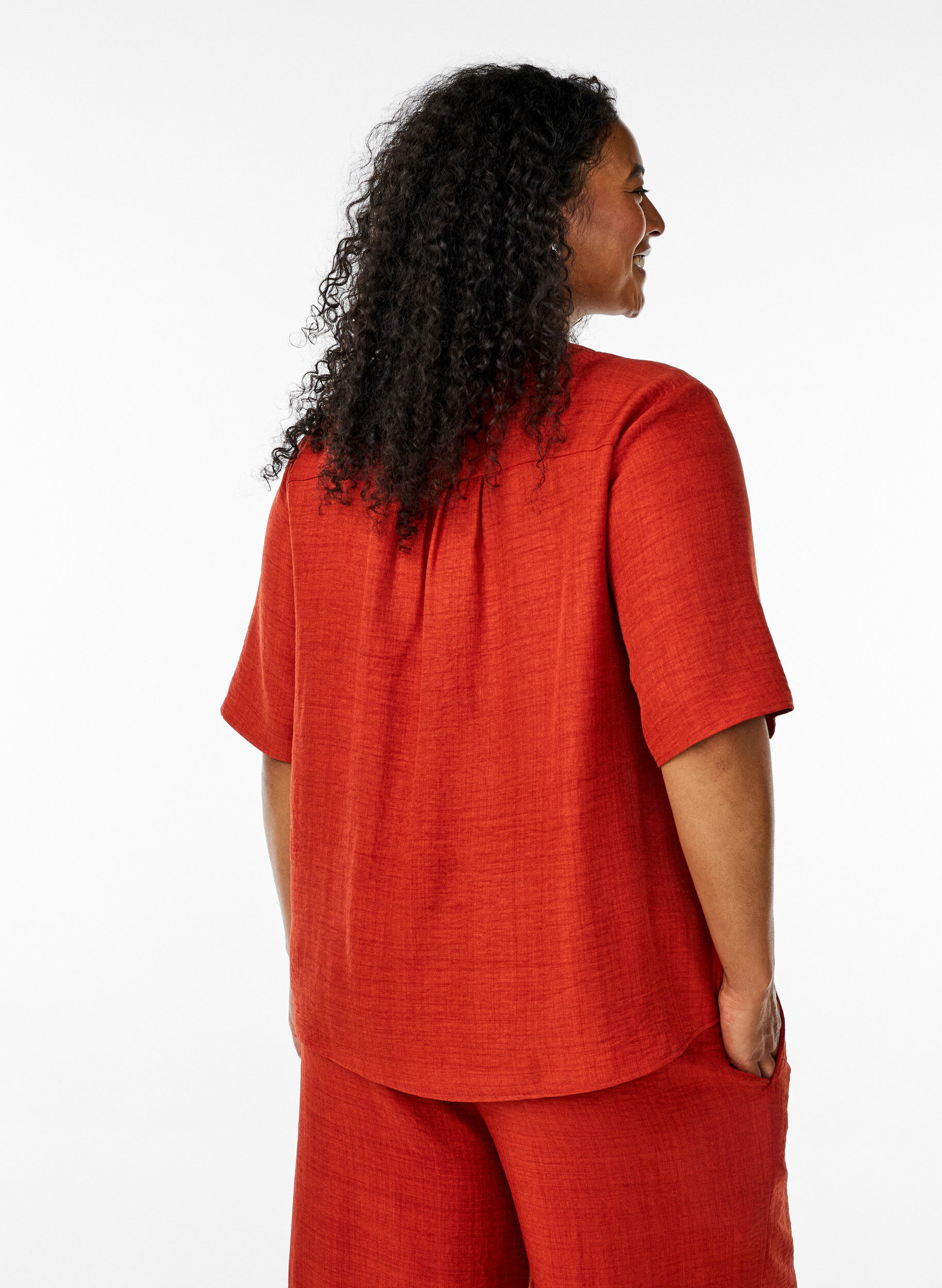 ZizziSkjortebluse med v-hals og korte &aelig;rmer, R&oslash;d, Model image number 2
