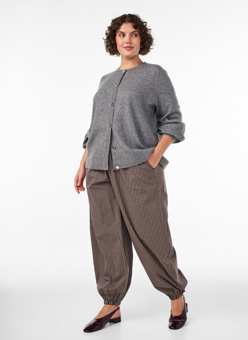 Cardigan i bl&oslash;d strik med guldfarvede knapper, Gr&aring;, Model image number 1