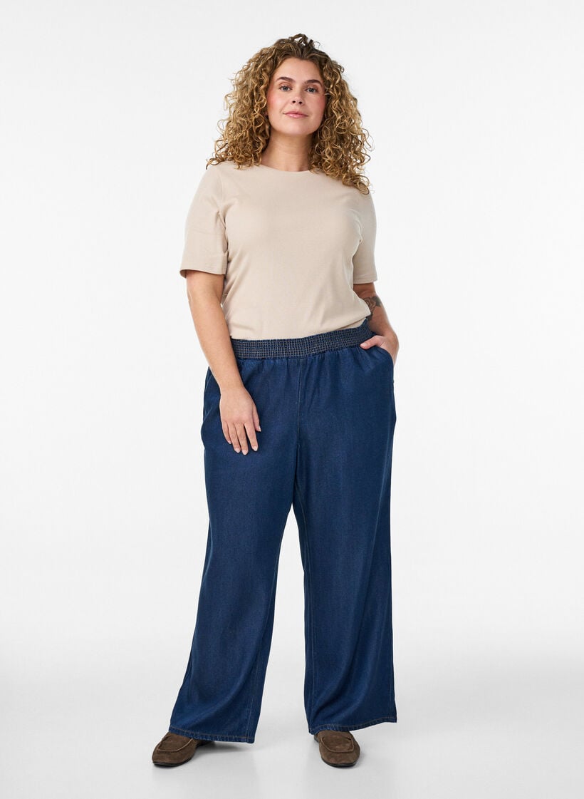 Basis t-shirt i ribbet kvalitet med rund hals, Beige, Model image number 1