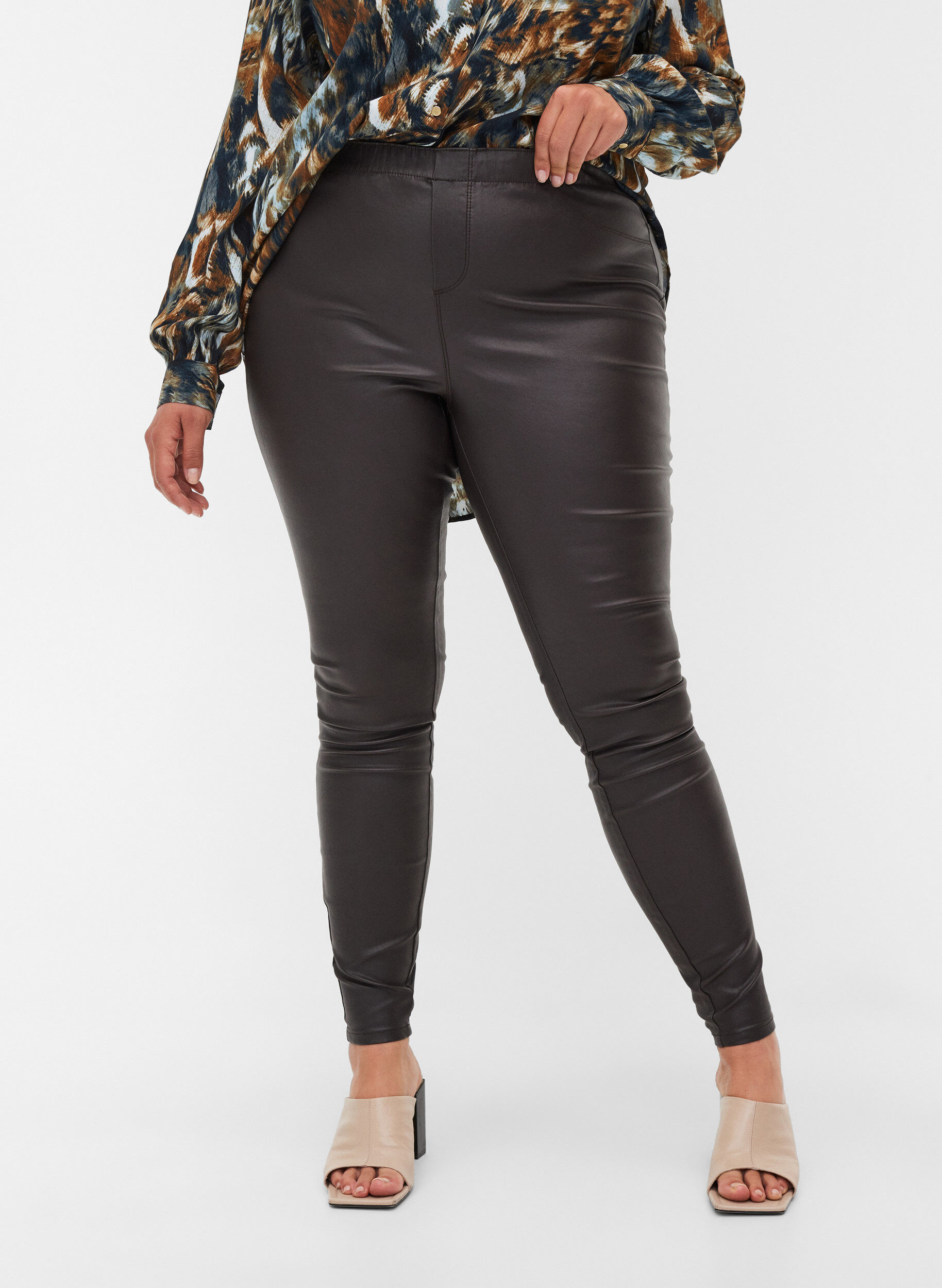Zizzi Coatede leggings i viskosemix, After Dark, Model image number 2