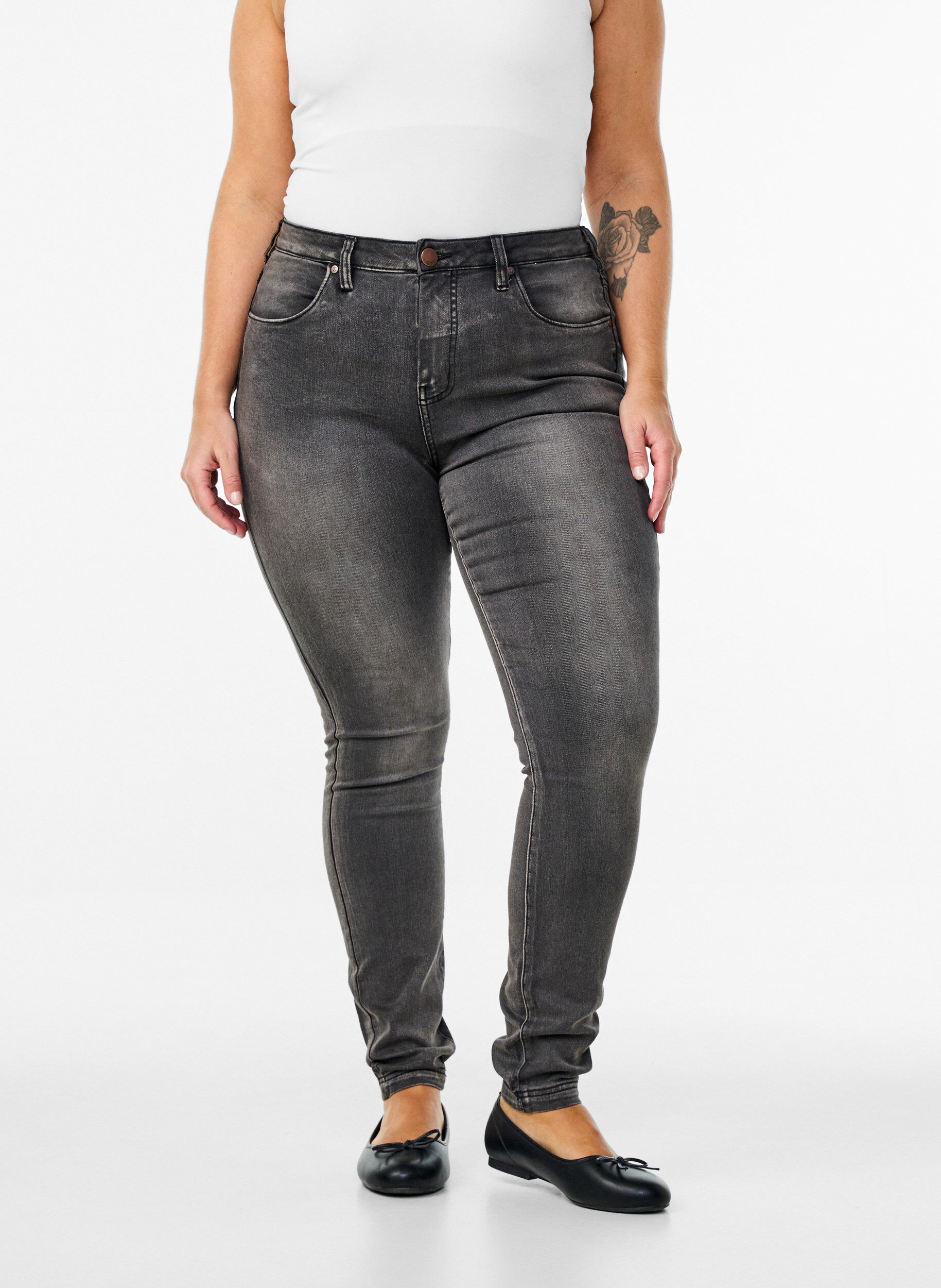 ZizziSuper slim Amy jeans med h&oslash;j talje, Dark Grey Denim, Model image number 2