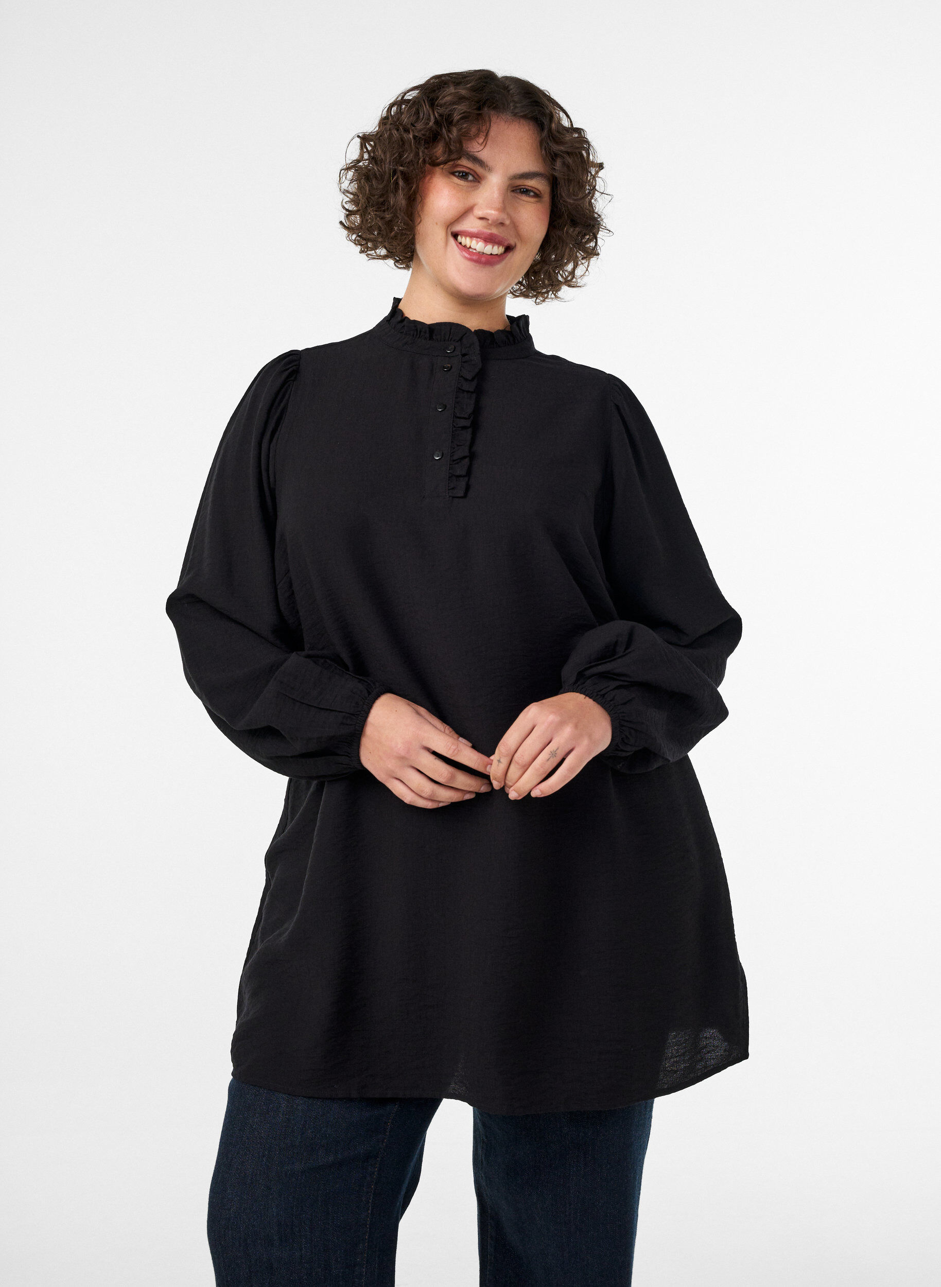 ZizziViskosetunika med fl&aelig;ser og knapper, Sort, Model image number 0