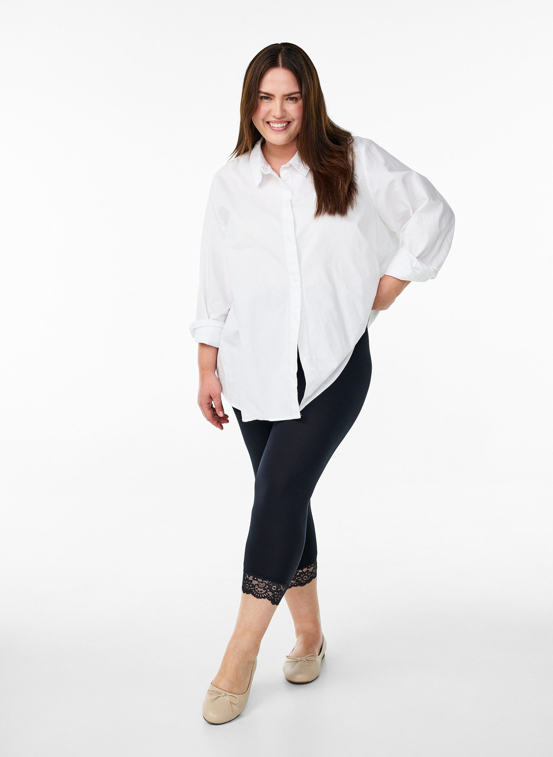 Zizzi Basis 3/4 leggings med blondekant, Sort, Model image number 1