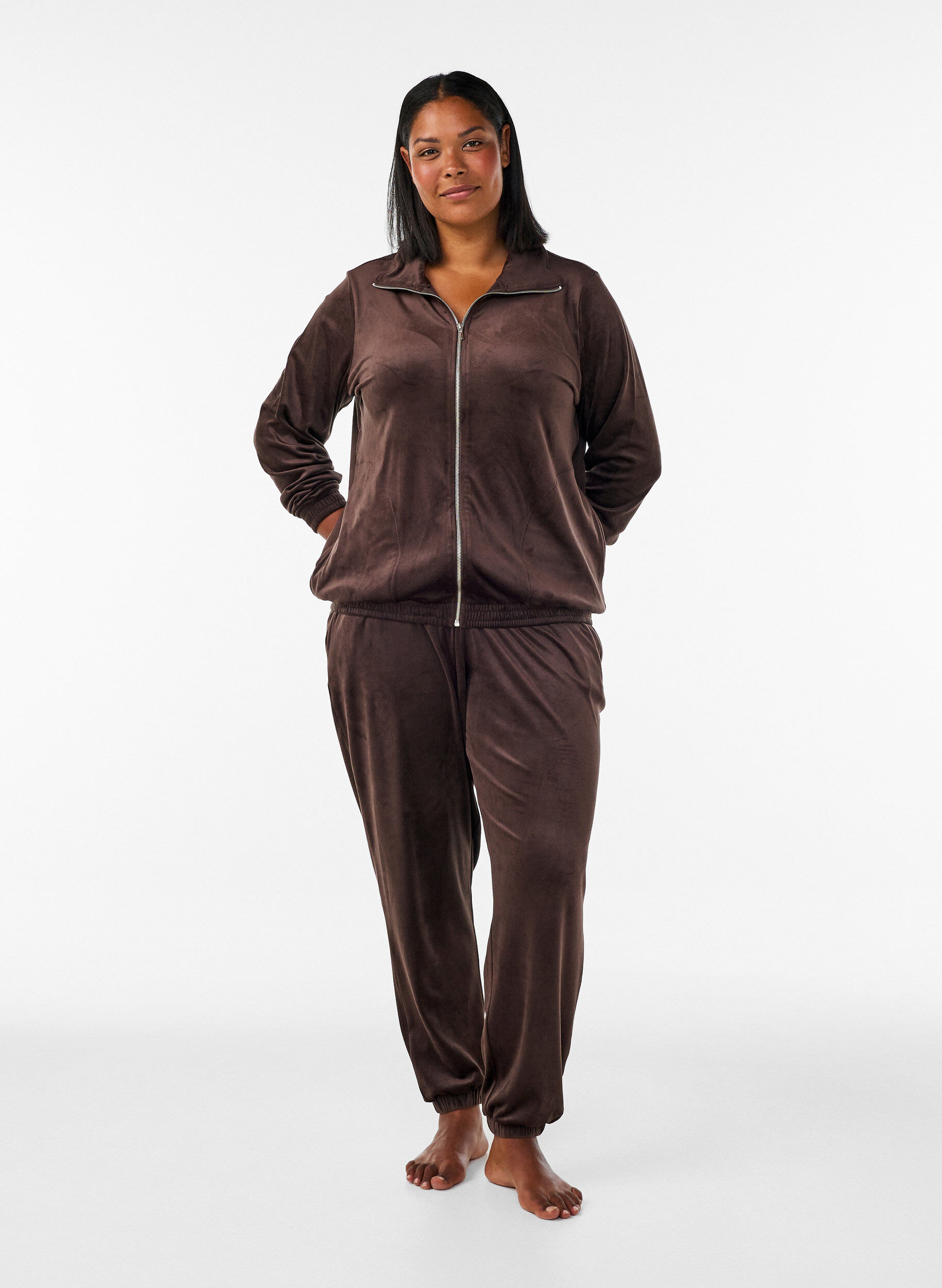 ZizziCardigan i bl&oslash;d velour med lynl&aring;s og h&oslash;j krave, Brun, Model image number 1