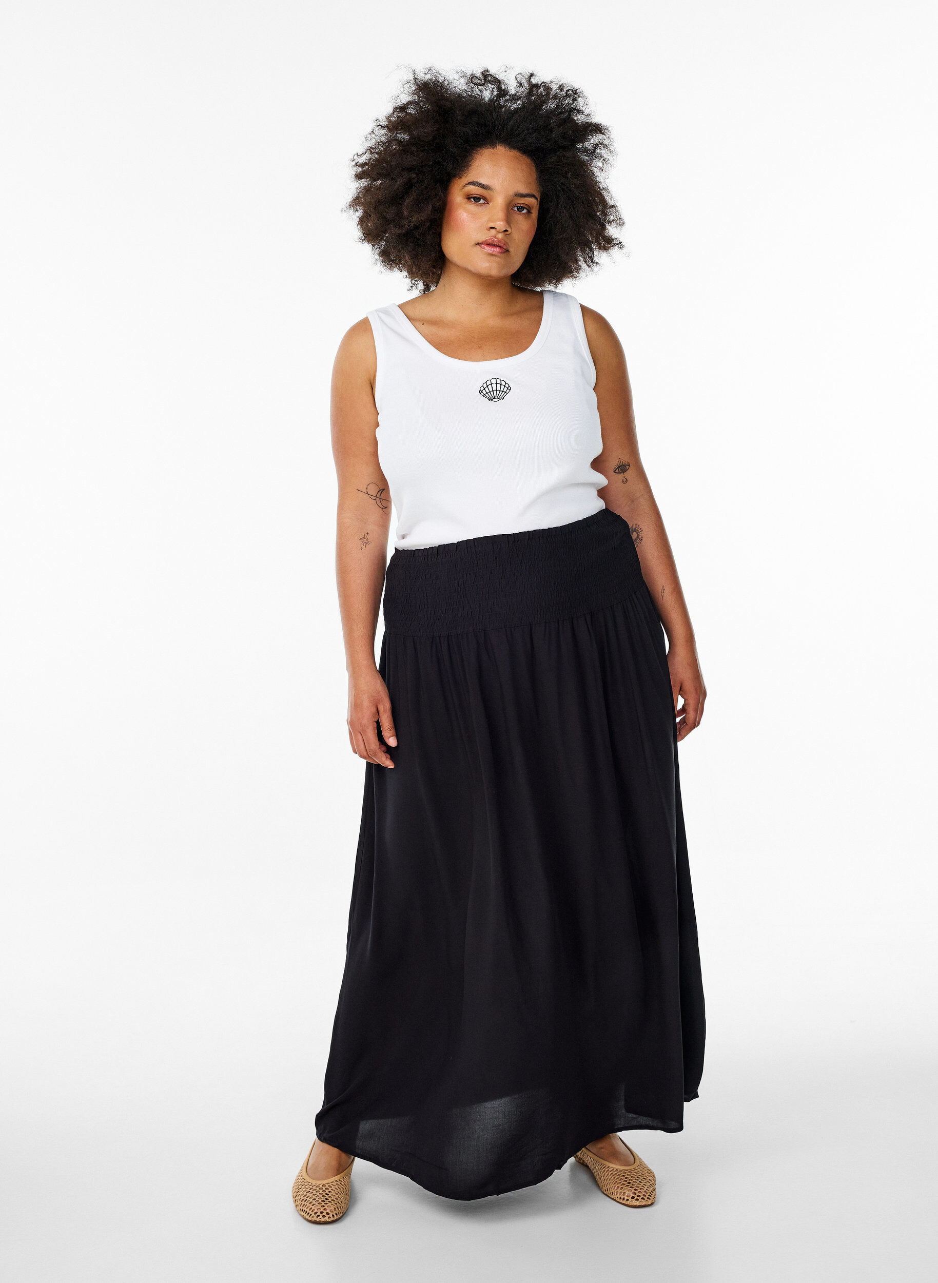 Maxinederdel i viskose med smock, Sort, Model
