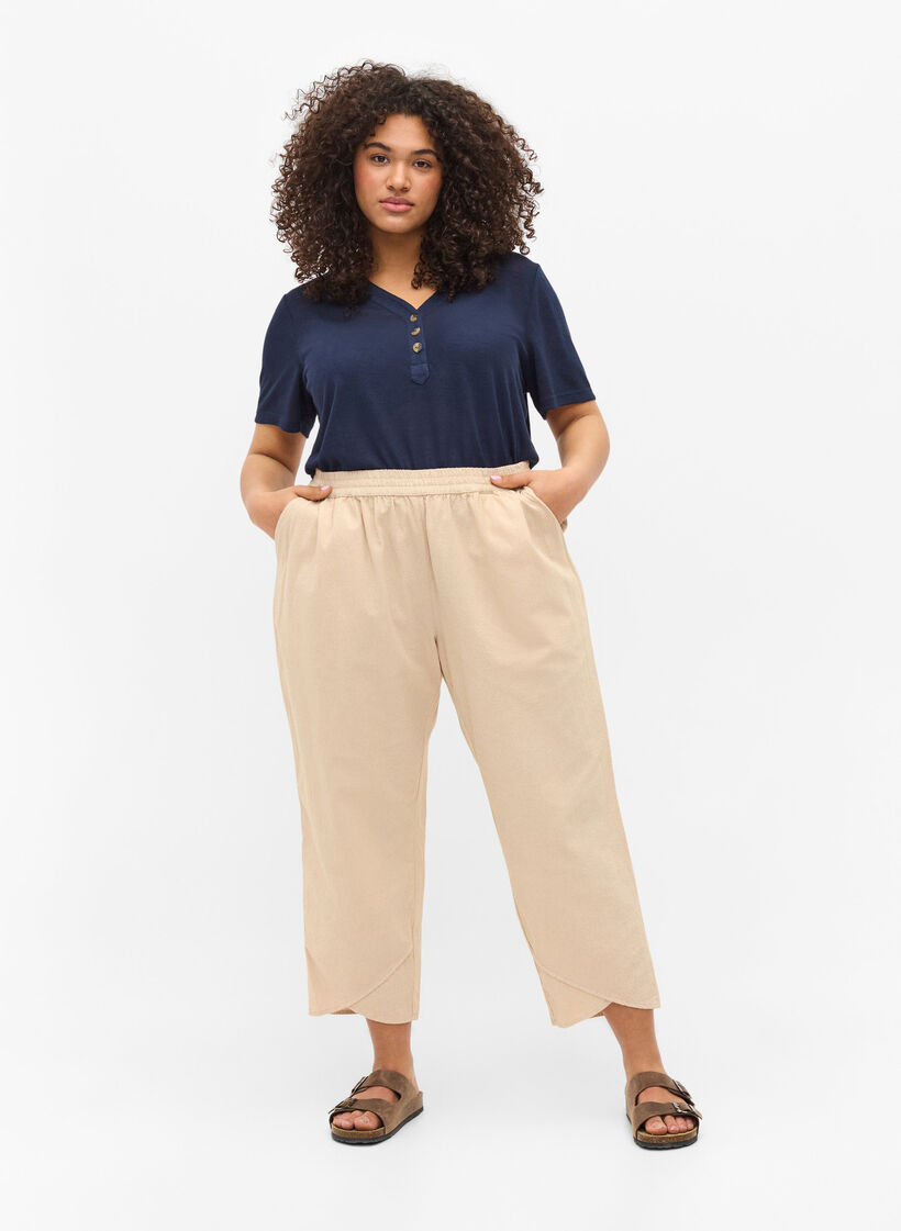Cropped bukser i bomuld, Oxford Tan, Model