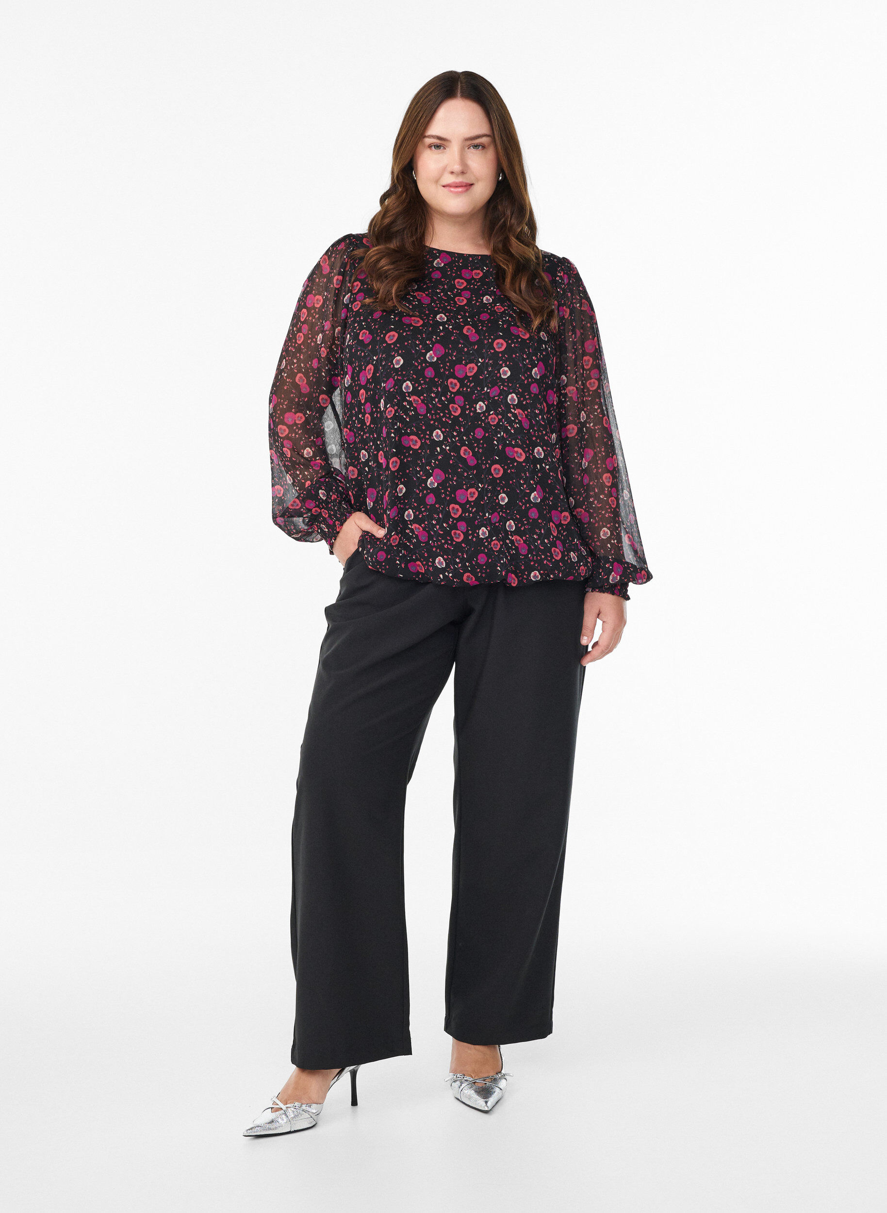 ZizziBlomstret chiffonbluse med transparente &aelig;rmer, Sort, Model image number 1