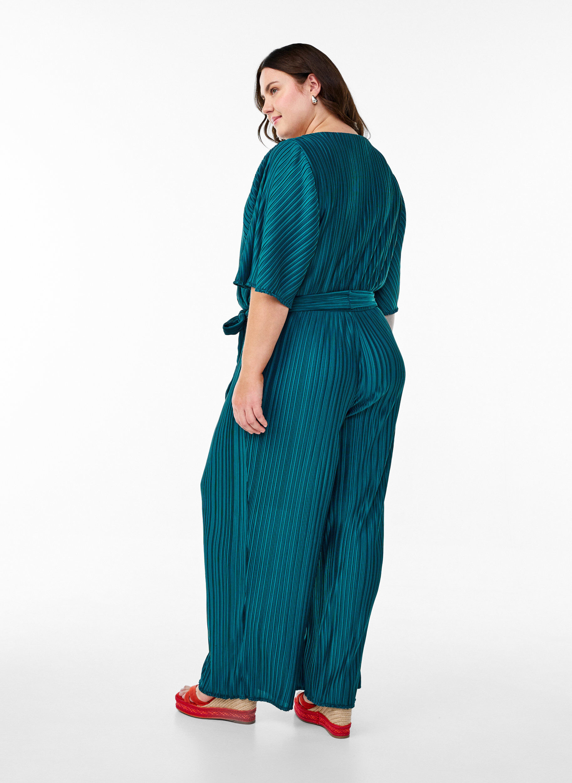 Zizzi Plisseret jumpsuit med bindeb&aring;nd og vide &aelig;rmer, Bl&aring;, Model image number 1