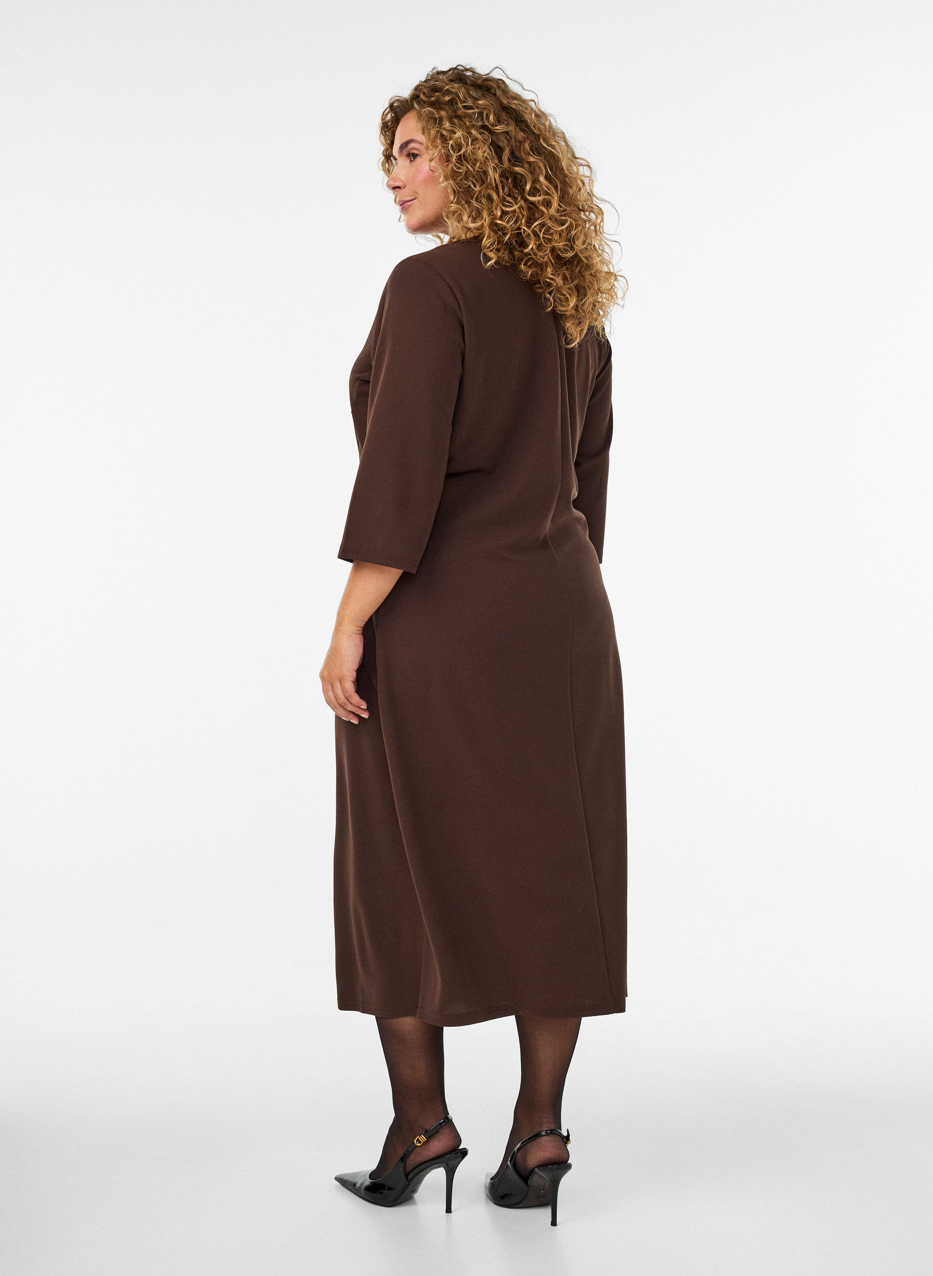 ZizziJerseykjole med drapering og dekorativt sp&aelig;nde, Brun, Model image number 1