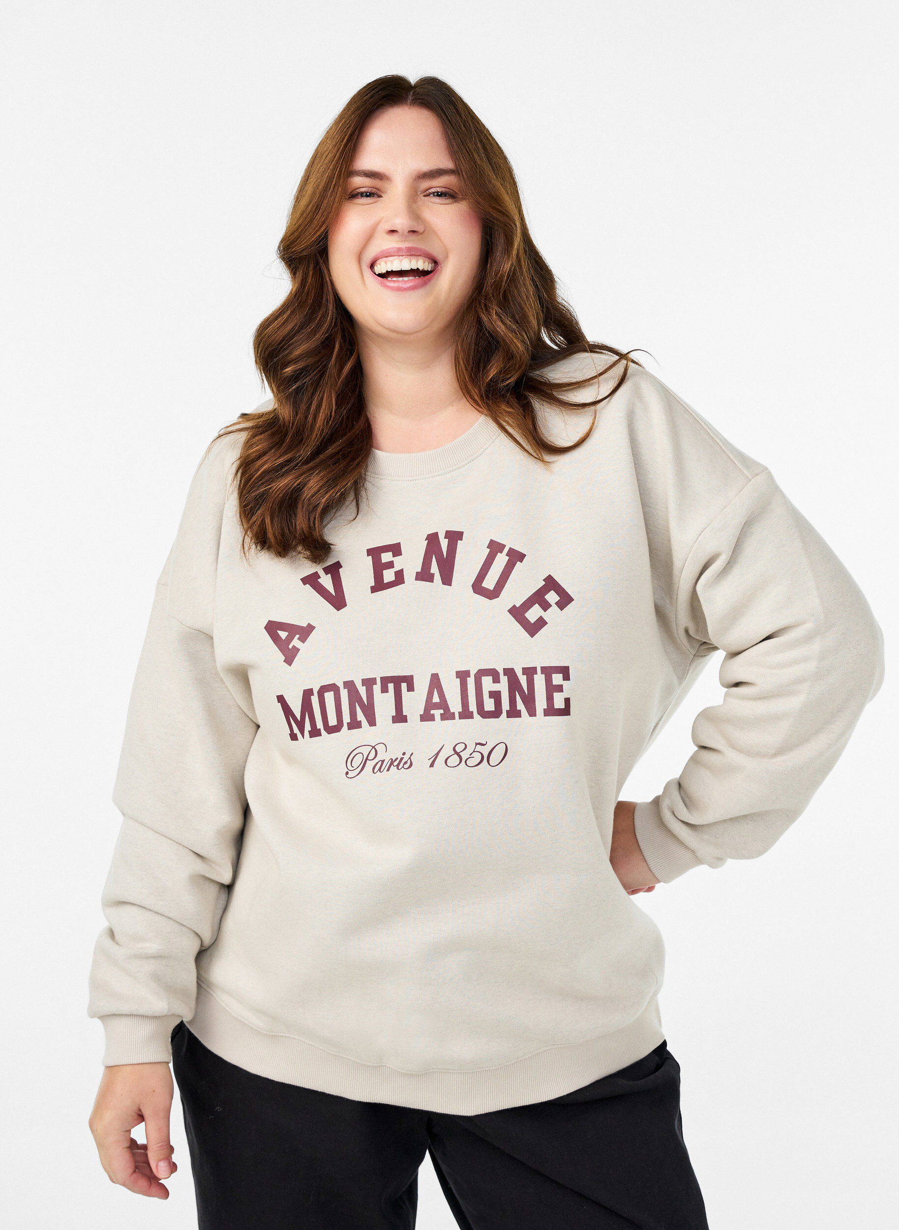 Sweatshirt med tekst foran, Beige, Model