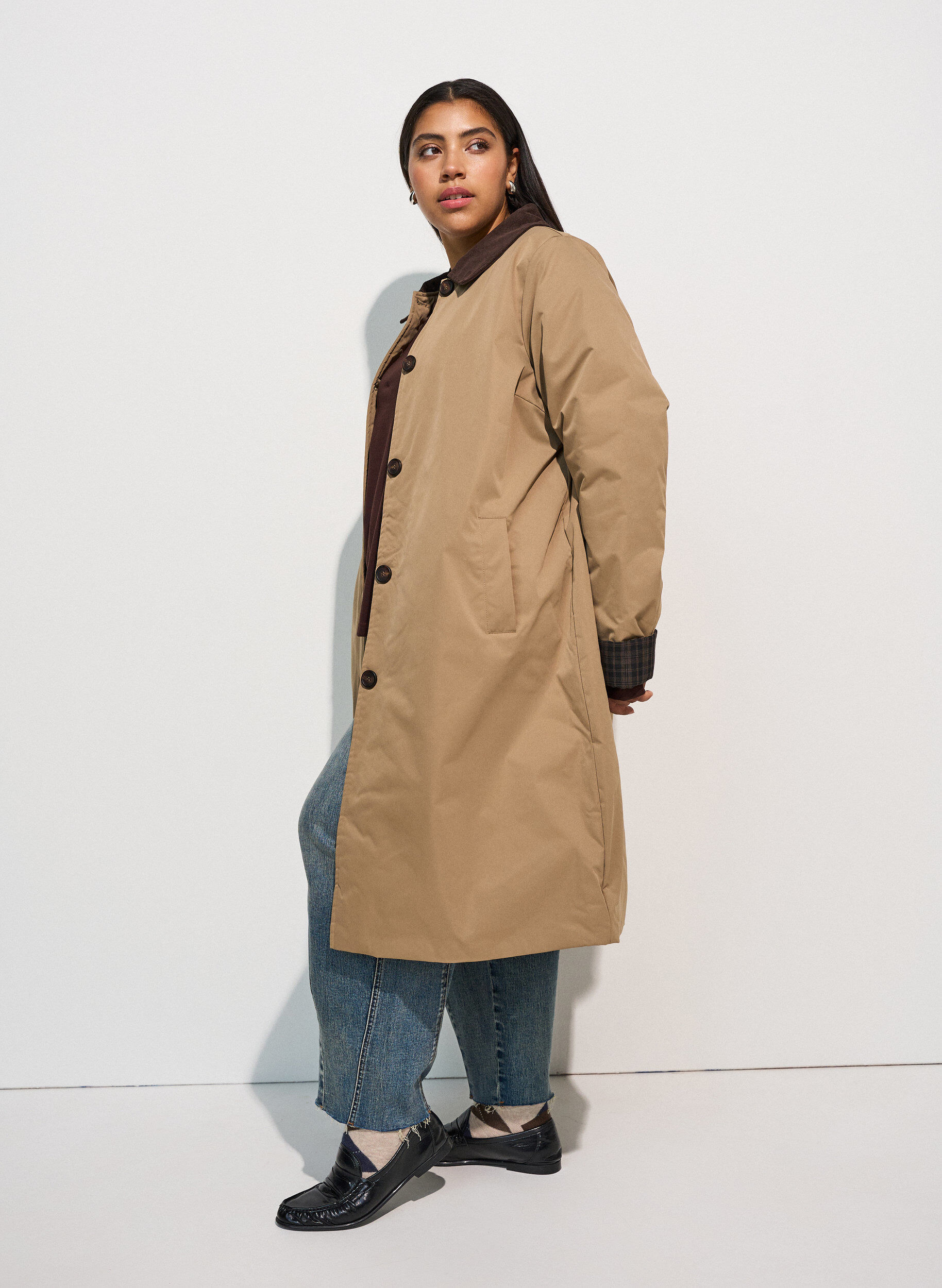 ZizziMellemlang jakke med fl&oslash;jlskrave, Beige, Model image number 2