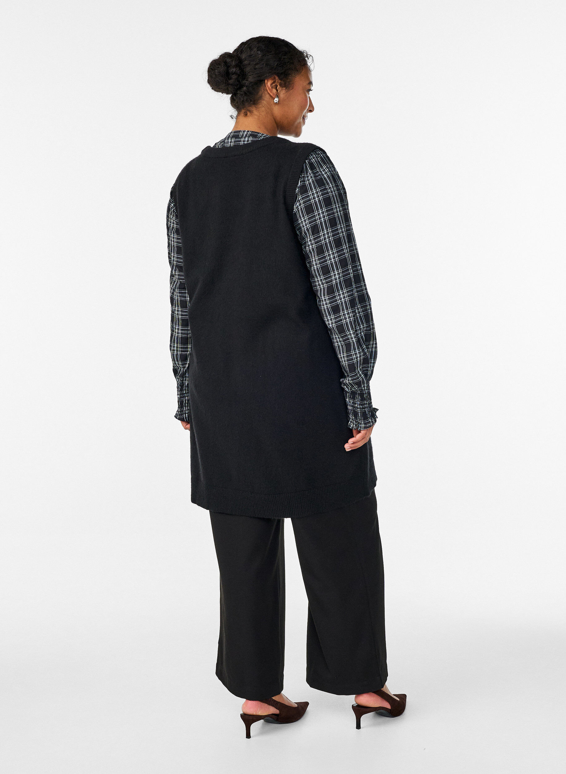 Zizzi Kort strikkjole uden &aelig;rmer, Sort, Model image number 2