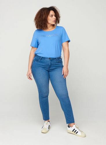 Slim fit Emily jeans med normal taljehøjde, Blue denim, Model image number 1