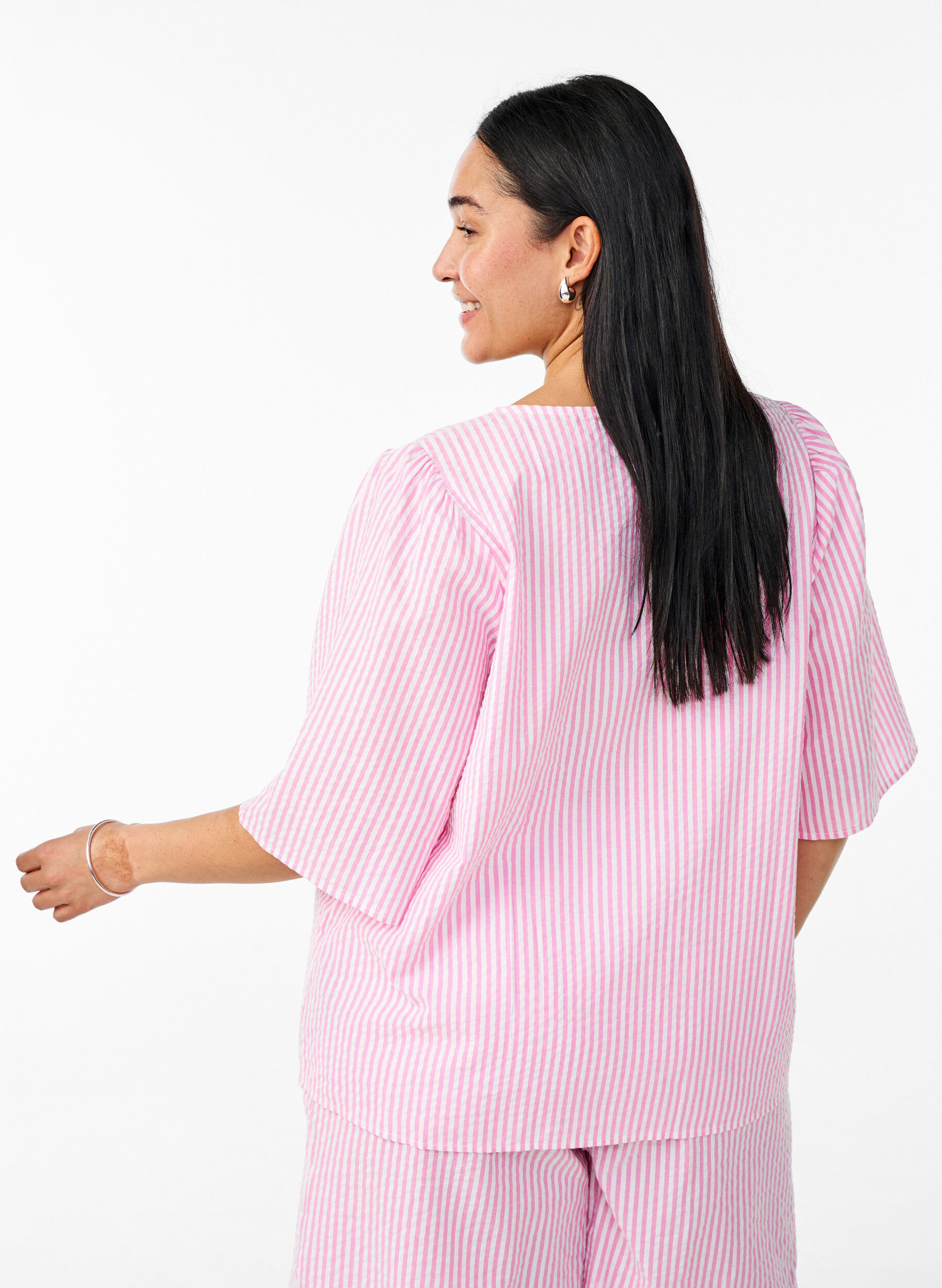 Zizzi FLASH - Stribet bluse med sl&oslash;jfer, Lyser&oslash;d, Model image number 2
