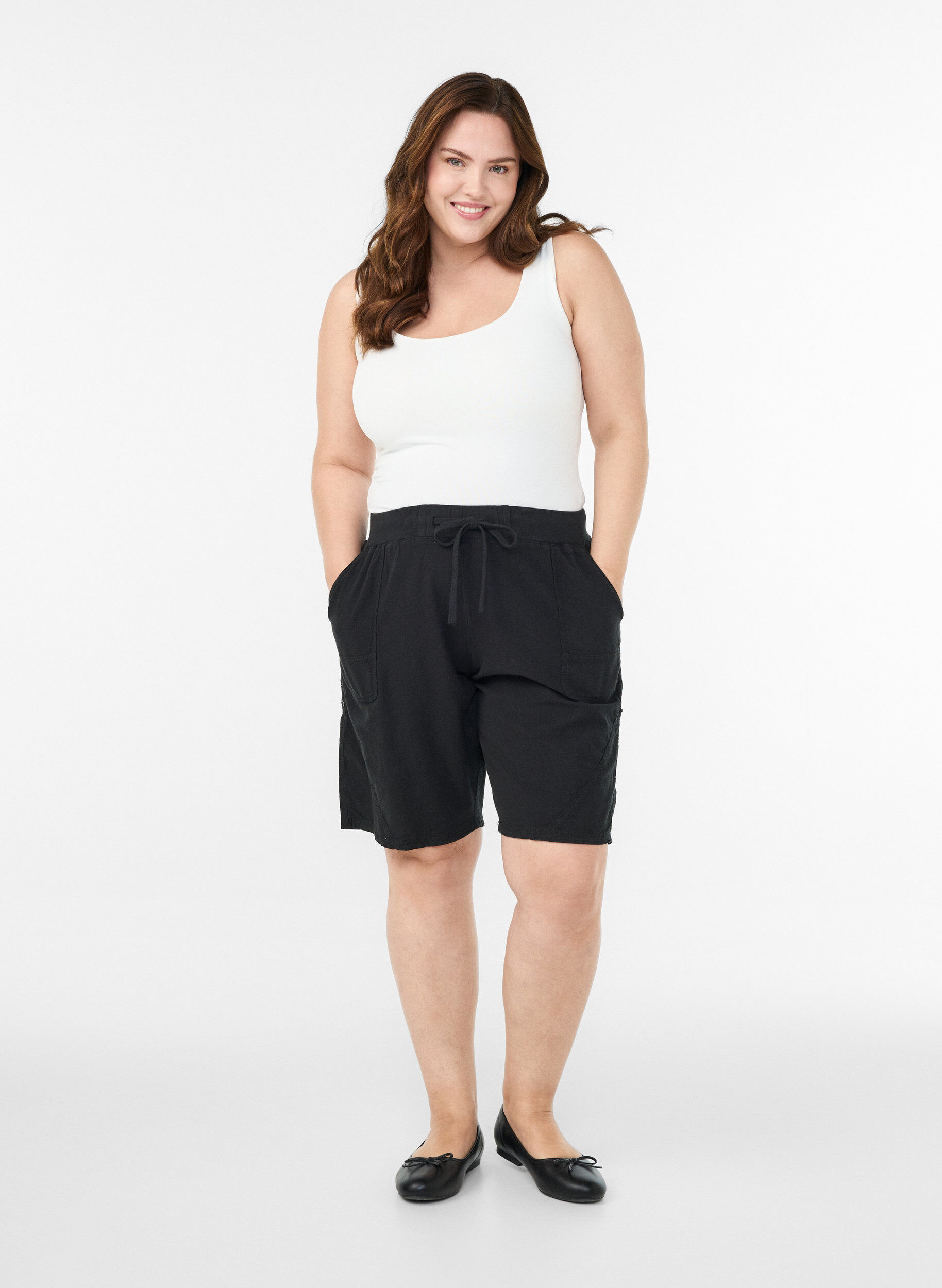 ZizziL&oslash;se shorts i bomuld med lommer, Sort, Model image number 1