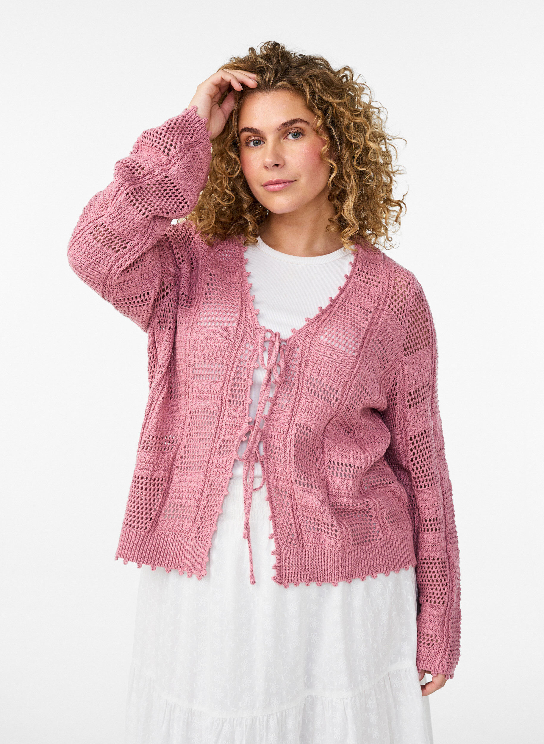 Zizzi Strikket cardigan med bindeb&aring;nd og hulm&oslash;nster, Lyser&oslash;d, Model image number 0