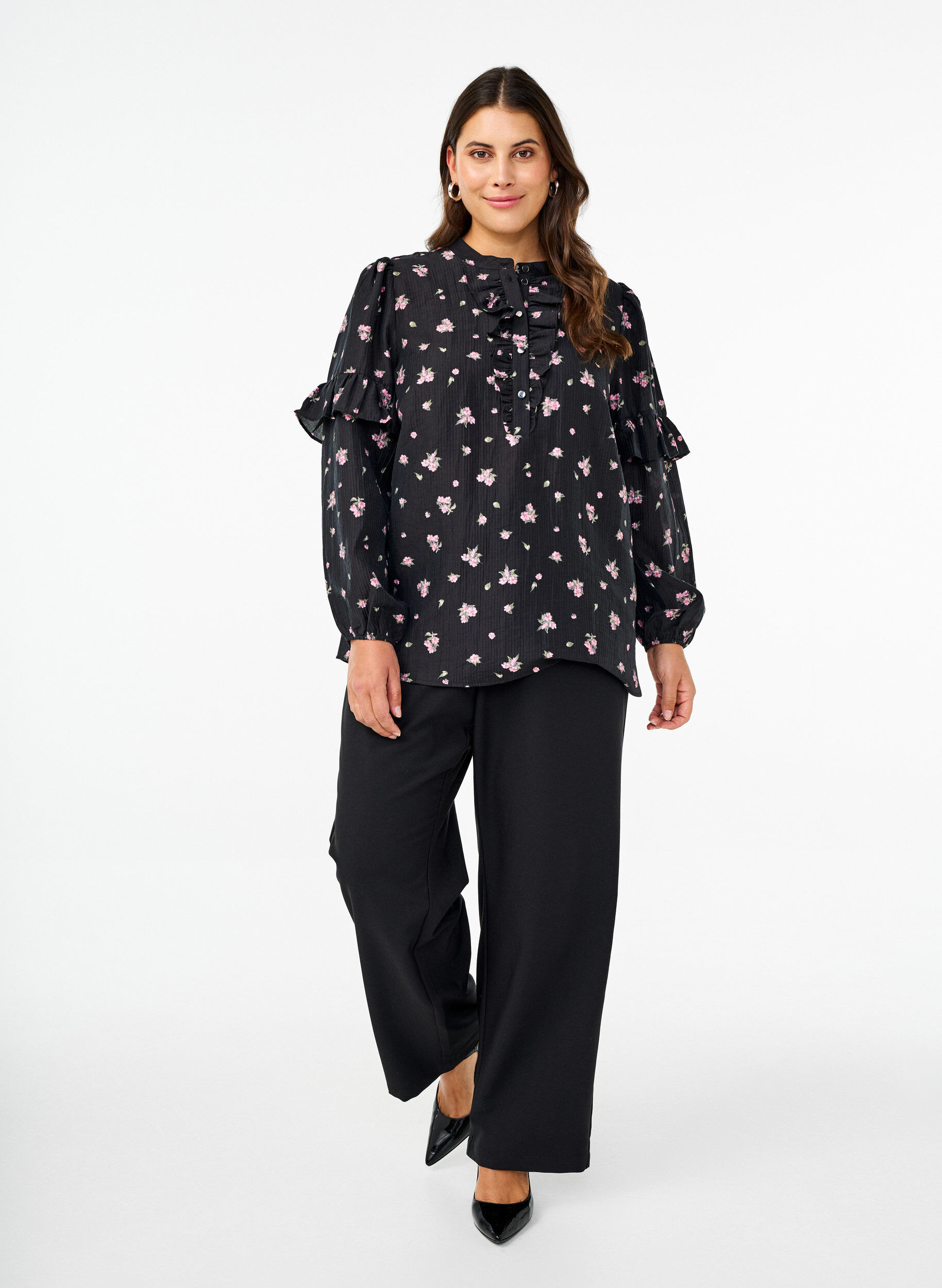 Zizzi Blomsteret bluse i lyocell, Sort, Model image number 1