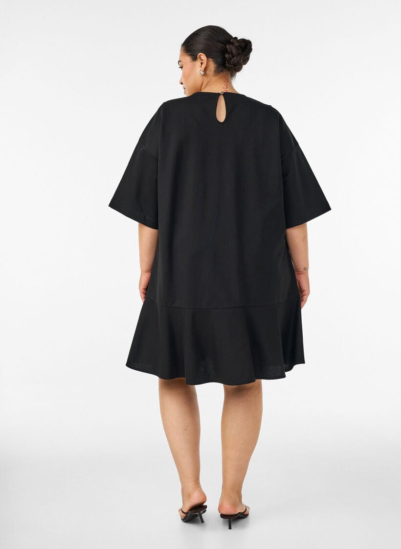 Kort kjole med l&oslash;s pasform og fl&aelig;sekant, Sort, Model image number 2