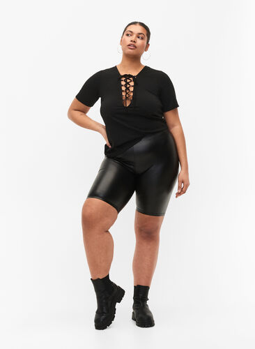 Shiny tætsiddende shorts med høj talje, Black, Model image number 3